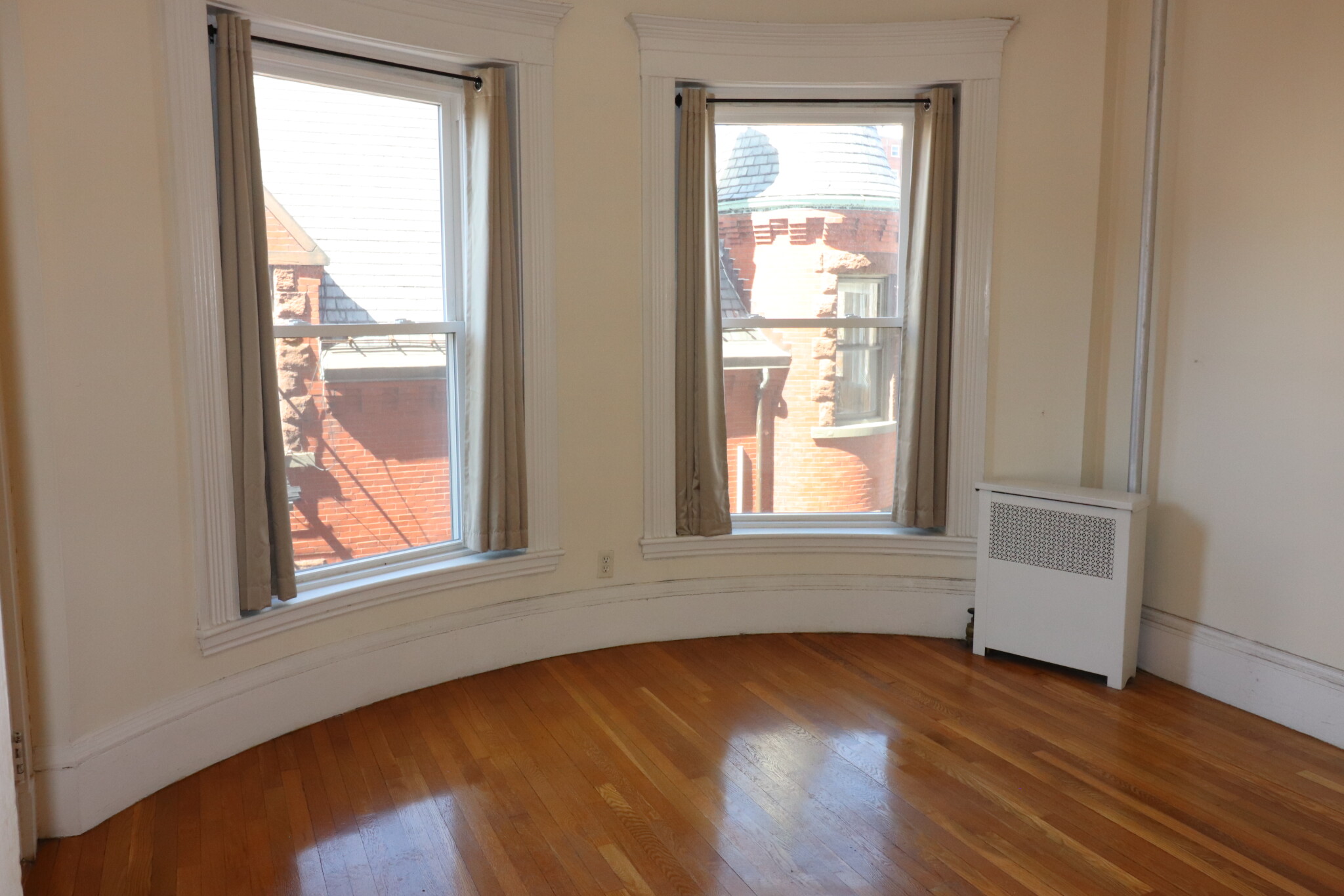 1569 Beacon St, Washington Square