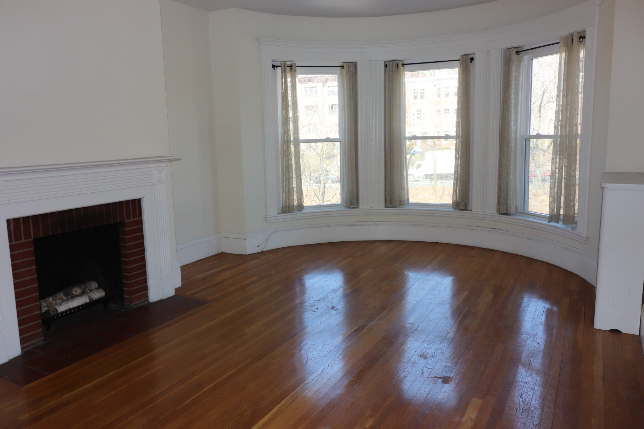 1569 Beacon St, Washington Square