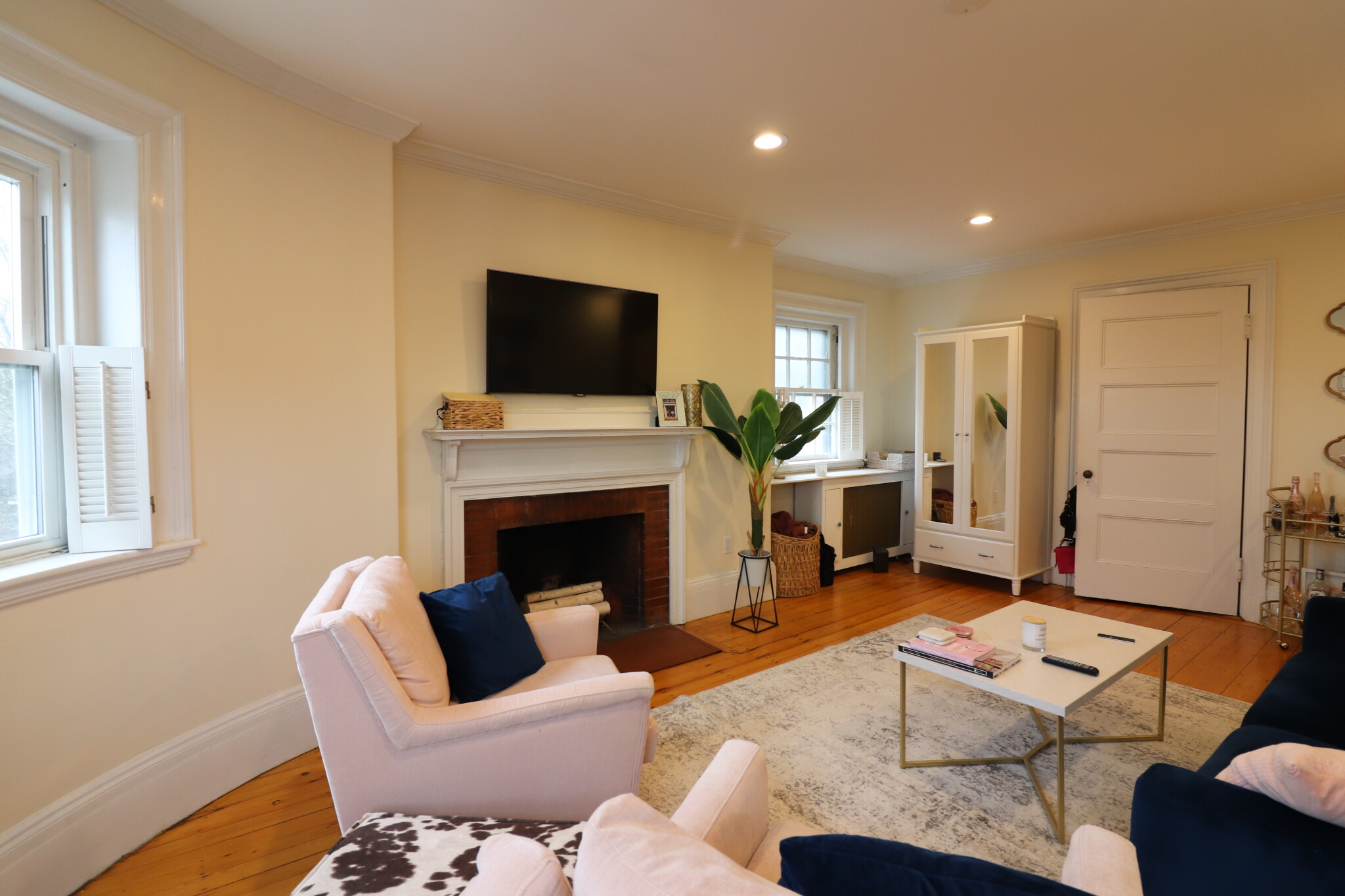 3 bed, 1 bath apartment for rent at 45 Garrison Rd Unit 3, Brookline — photo 3 of 16