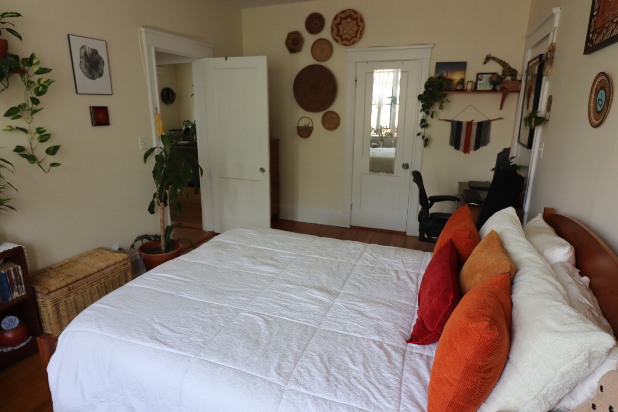 3 bed, 1 bath apartment for rent at 120 Babcock St Unit 33, Coolidge Corner — photo 2 of 21