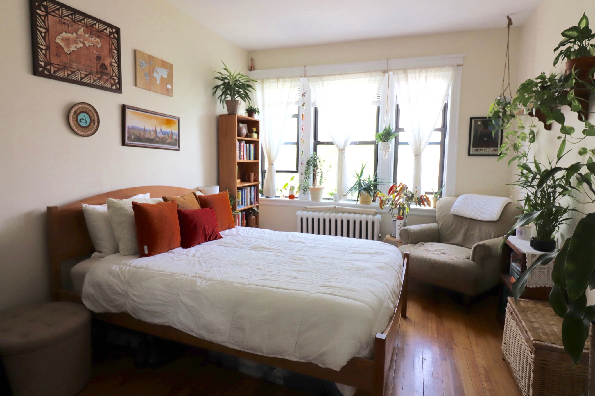 3 bed, 1 bath apartment for rent at 120 Babcock St Unit 33, Coolidge Corner — photo 1 of 21