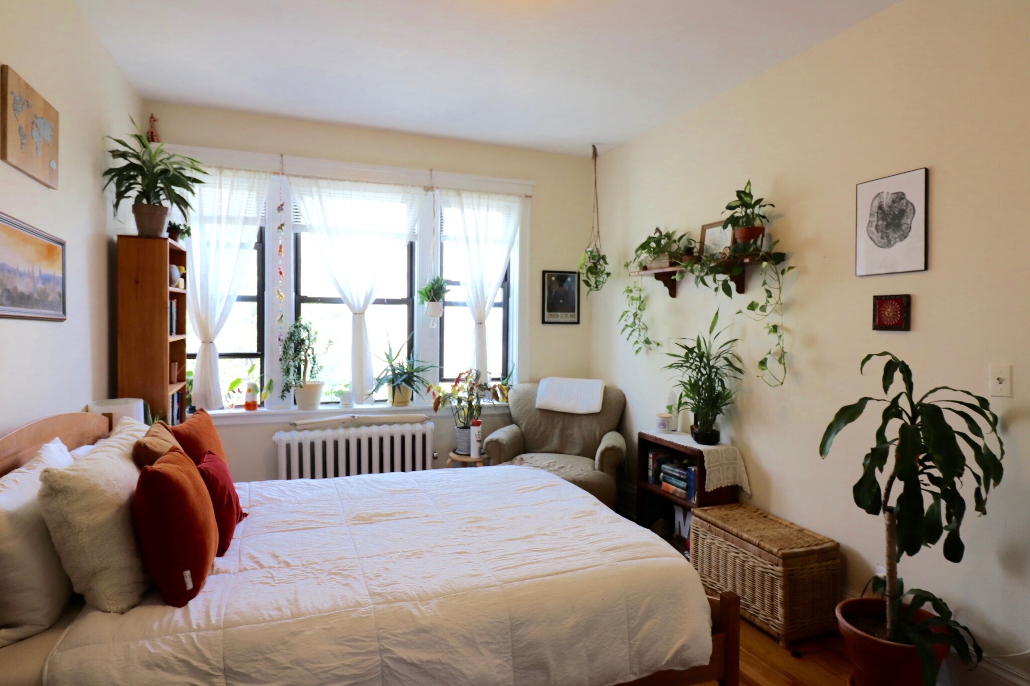 3 bed, 1 bath apartment for rent at 120 Babcock St Unit 33, Coolidge Corner — photo 3 of 21