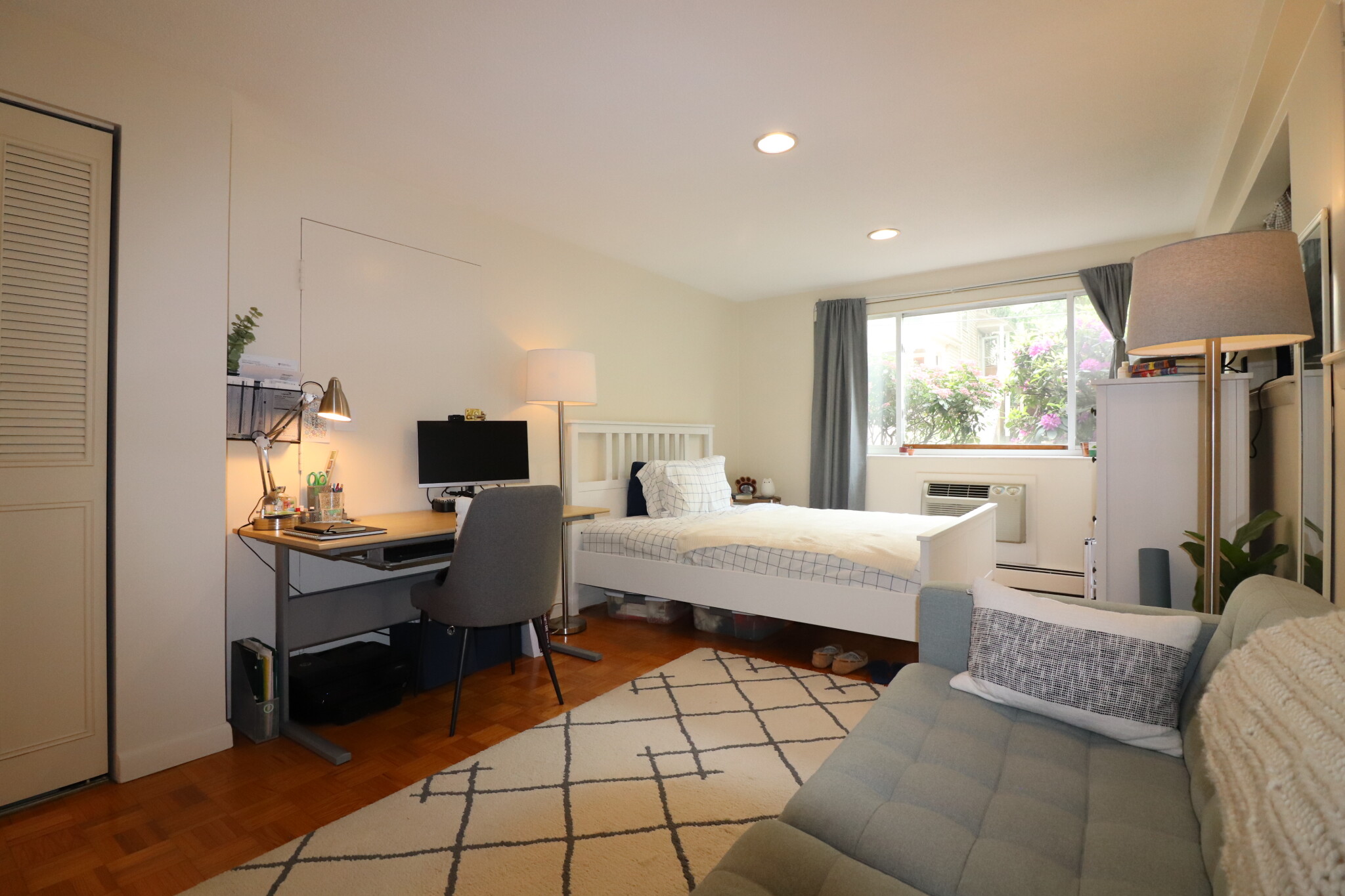 Studio bed, 1 bath apartment for rent at 81 Green St Unit 12A, Coolidge Corner — photo 2 of 7