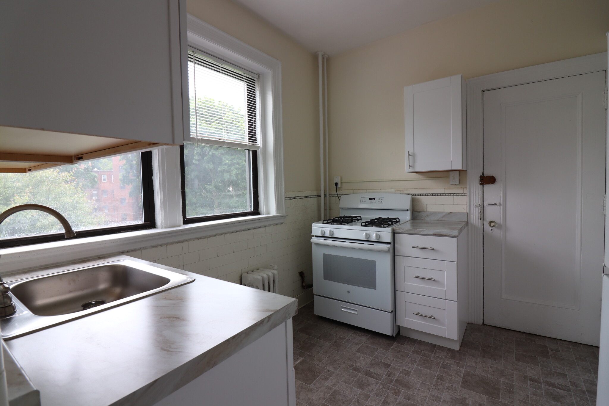 2 bed, 1 bath apartment for rent at 32 Park St Unit 3, Coolidge Corner — photo 16 of 23