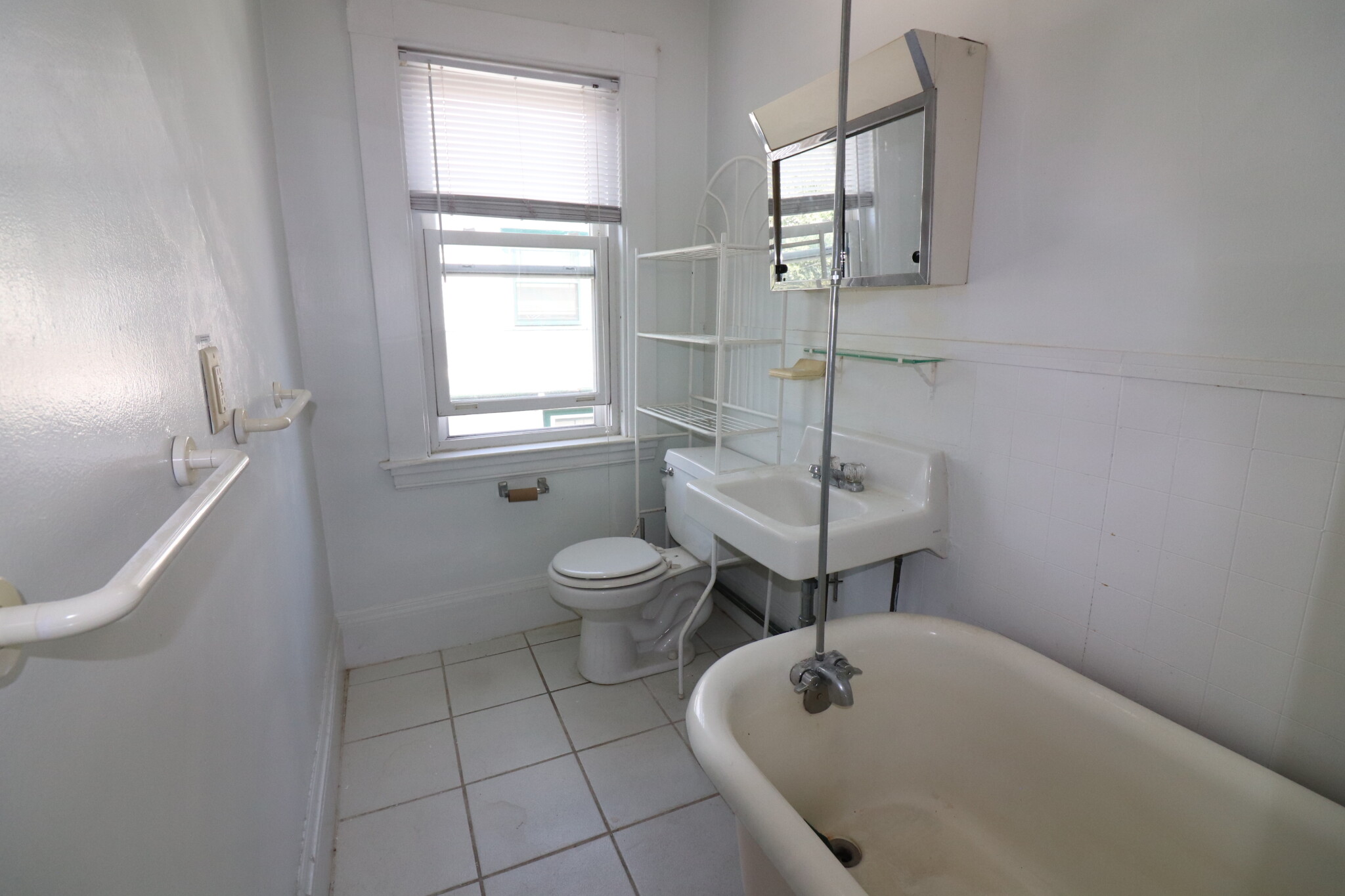 2 bed, 1 bath apartment for rent at 36 Columbia St Unit 3, Brookline — photo 11 of 14