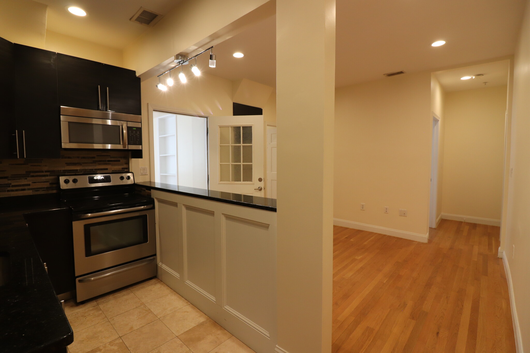 1801 Beacon St, Washington Square