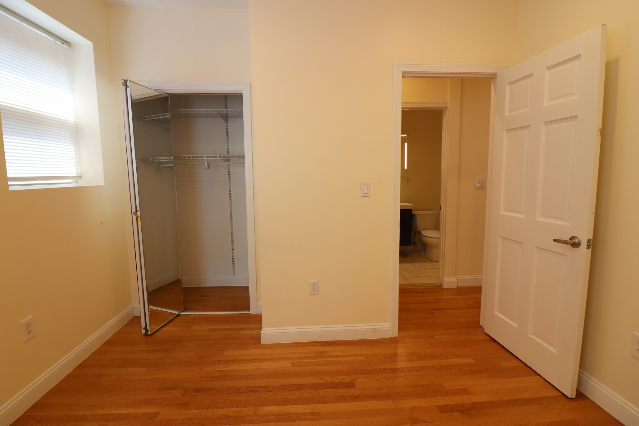 1801 Beacon St, Washington Square