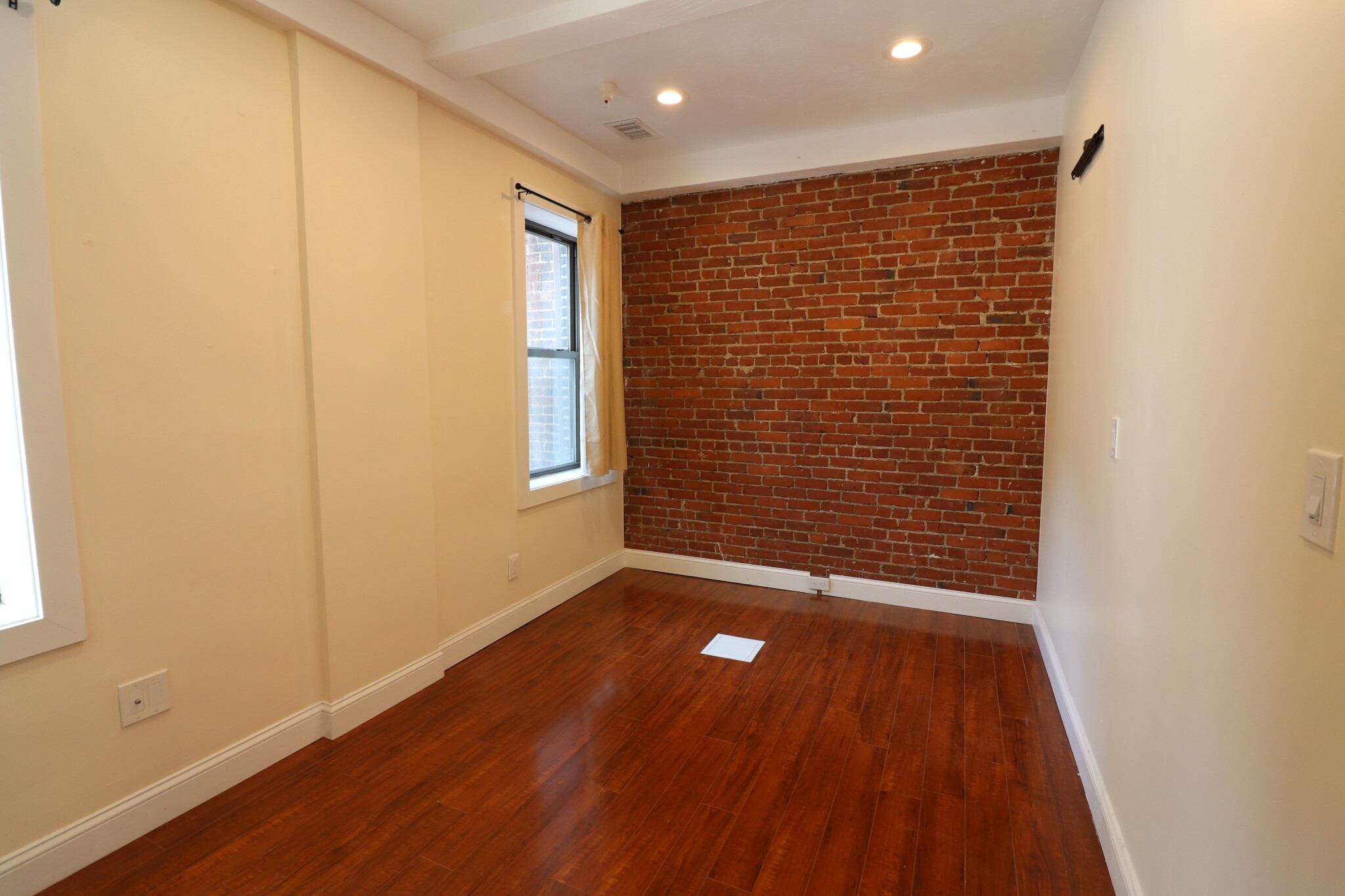 1203 Beacon St, Coolidge Corner