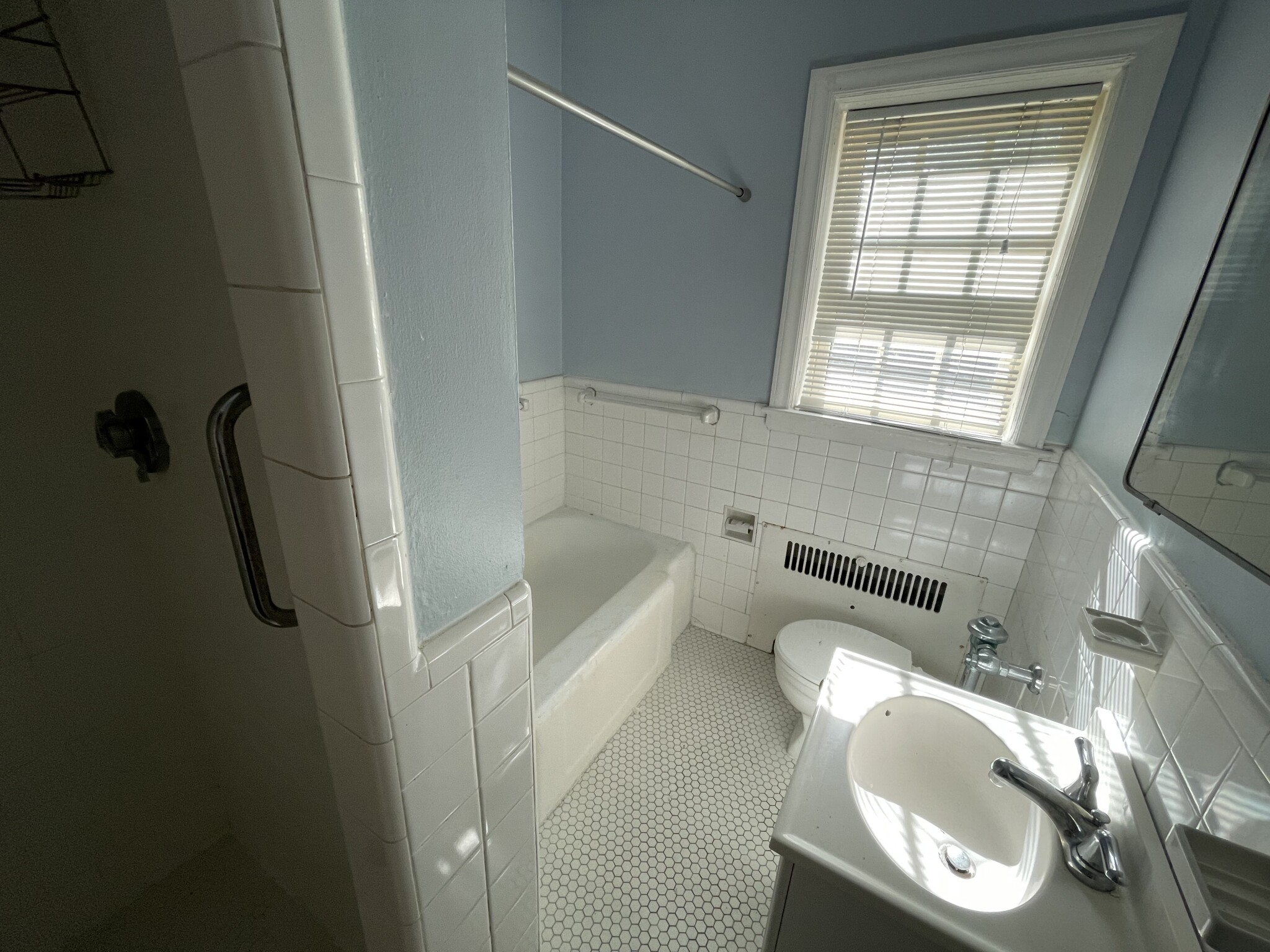 1 bed, 1 bath apartment for rent at 312 Washington St Unit 5-1, Wellesley — photo 5 of 9