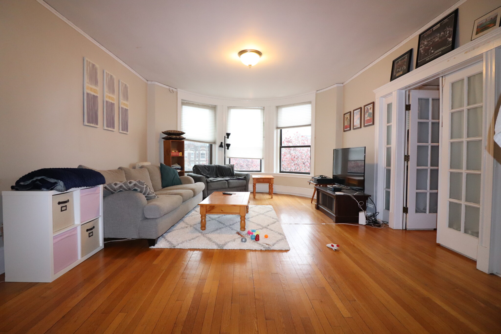 4 bed, 2 bath apartment for rent at 1038 Beacon St Unit 303, Brookline — photo 4 of 15