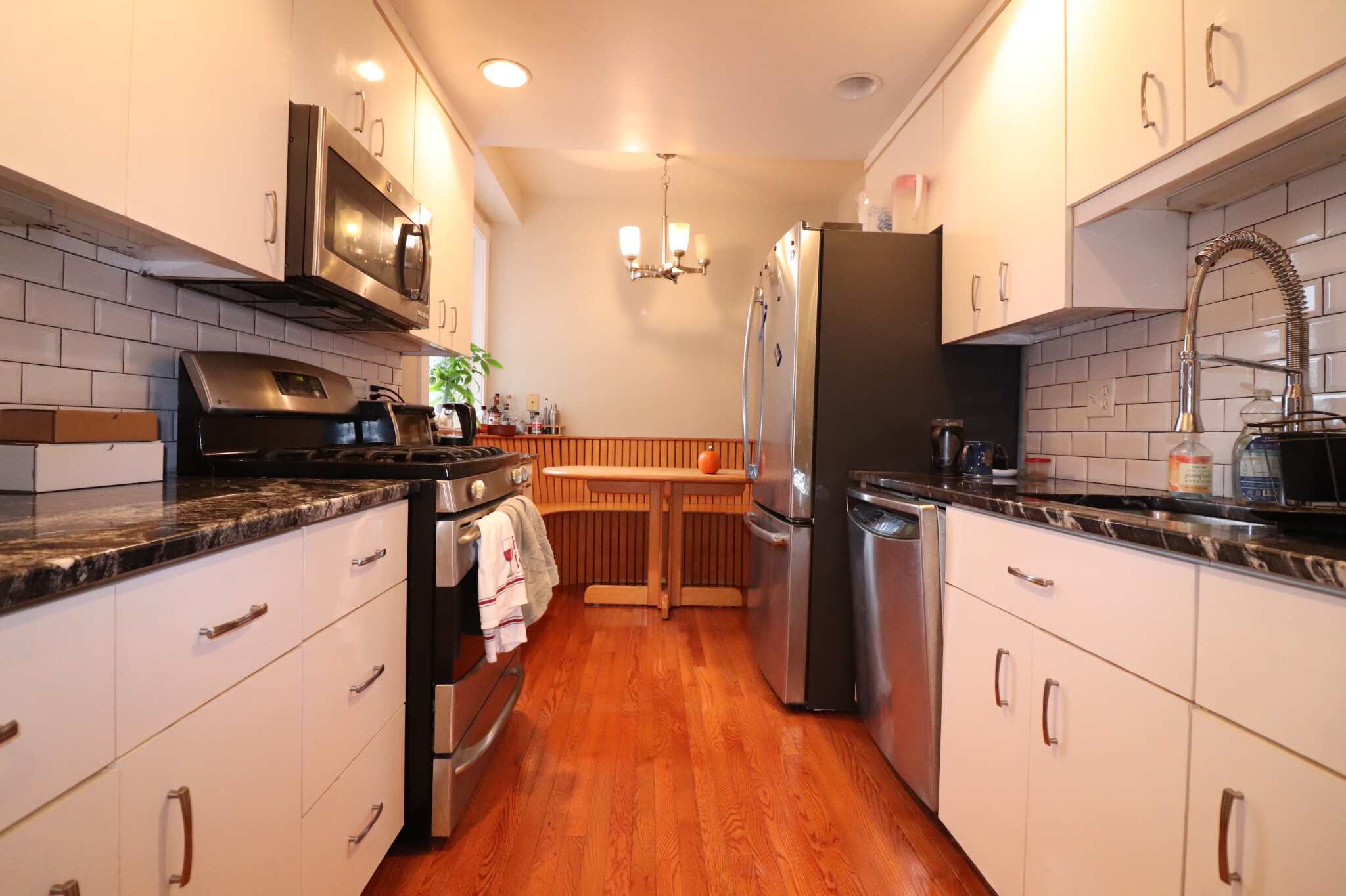 4 bed, 2 bath apartment for rent at 1038 Beacon St Unit 303, Brookline — photo 1 of 15
