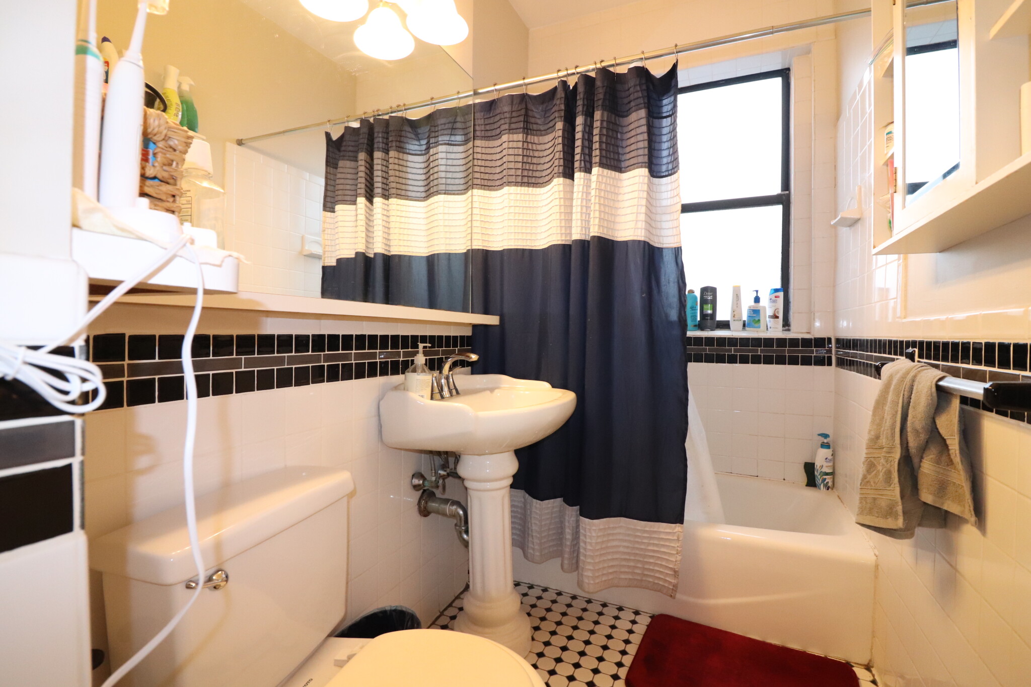 4 bed, 2 bath apartment for rent at 1038 Beacon St Unit 303, Brookline — photo 13 of 15