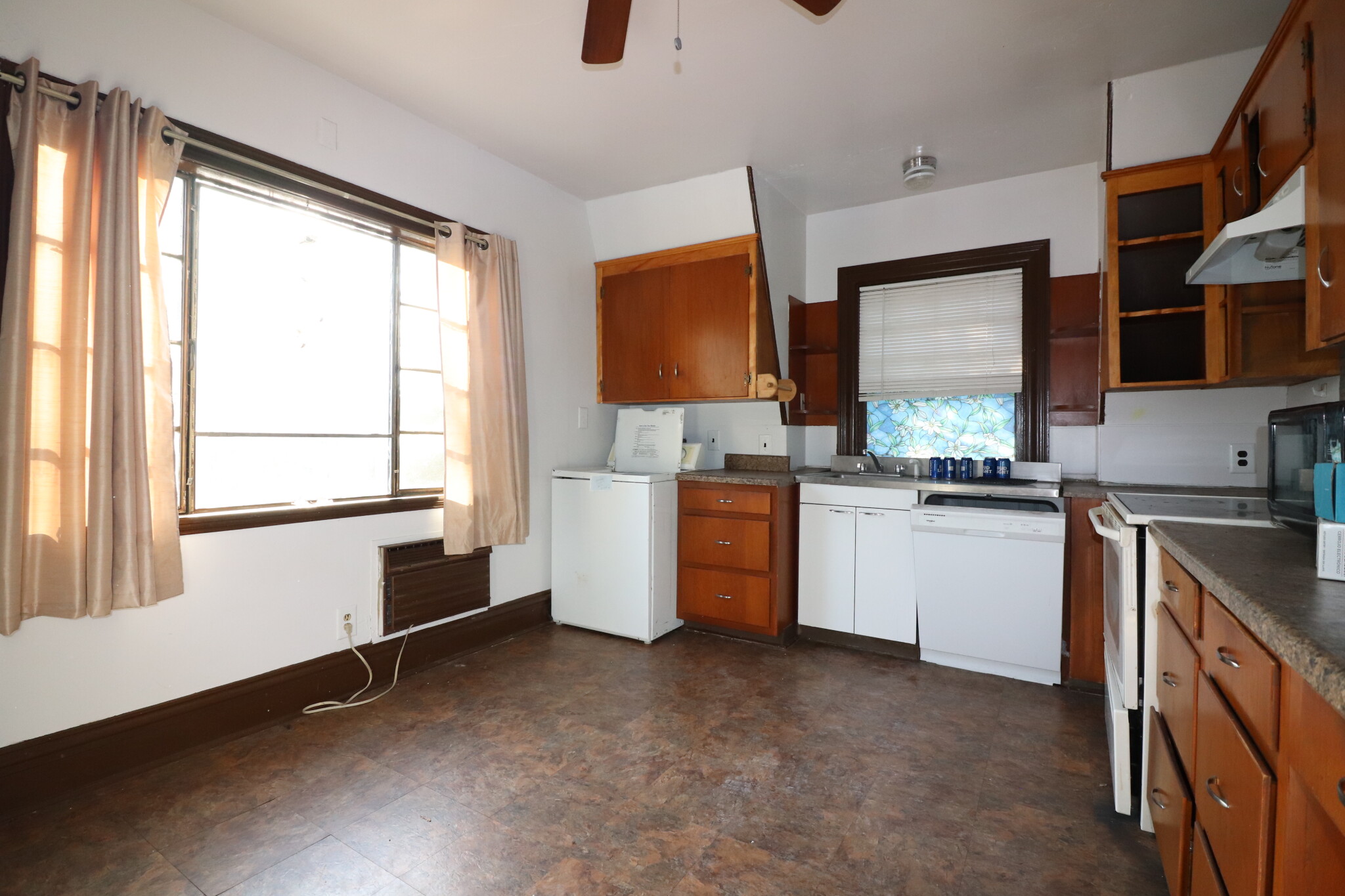 3 bed, 1 bath apartment for rent at 85 Naples Rd Unit 2, Coolidge Corner — photo 2 of 17