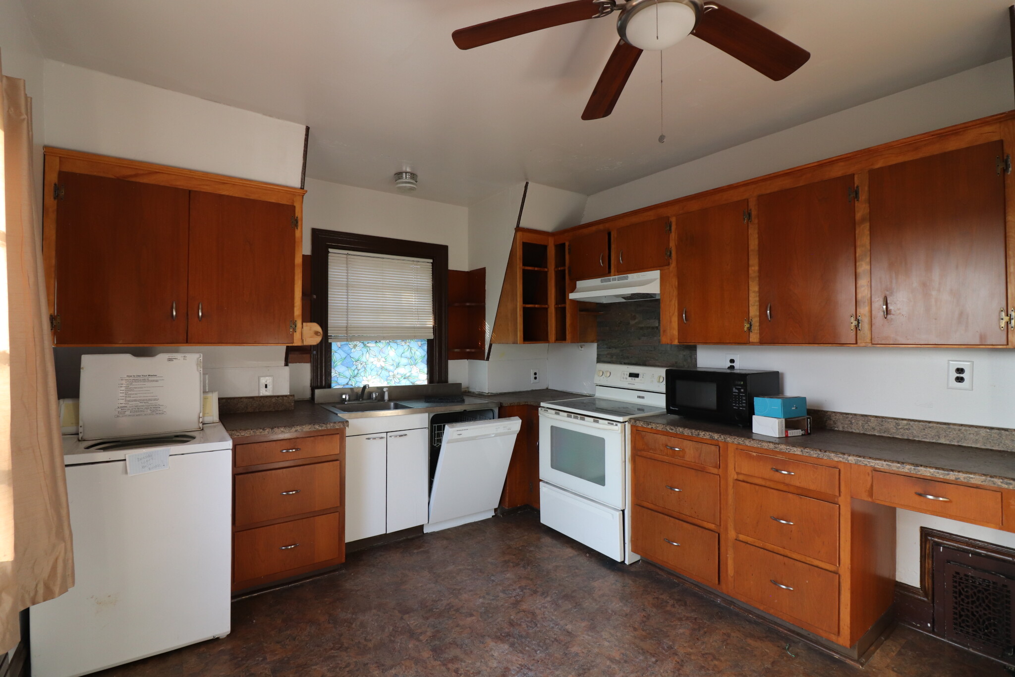 3 bed, 1 bath apartment for rent at 85 Naples Rd Unit 2, Coolidge Corner — photo 3 of 17