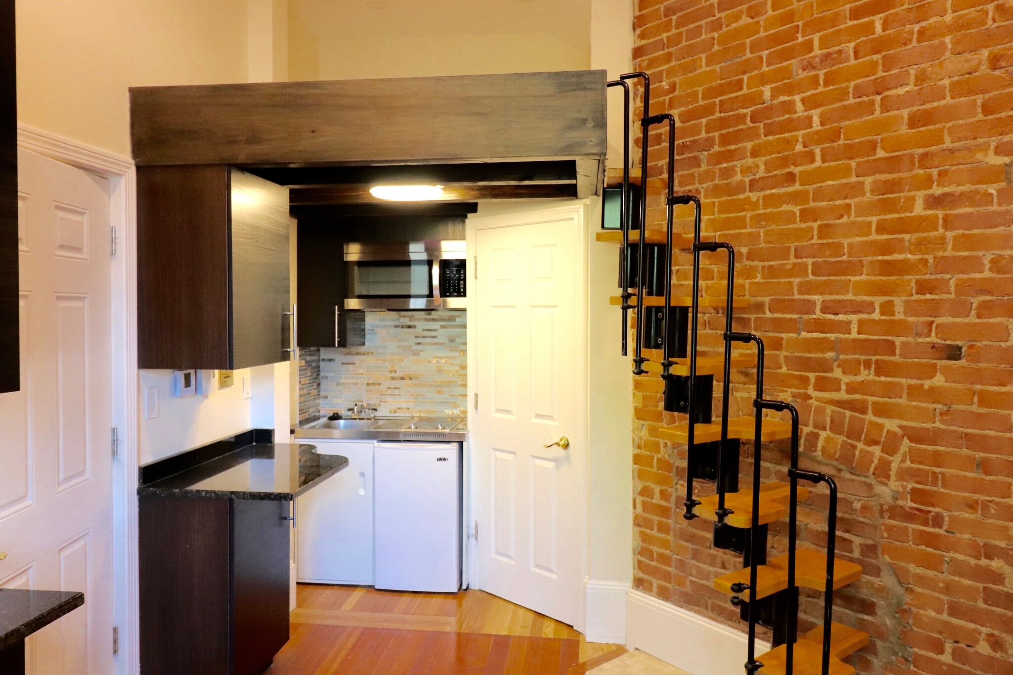 1689 Beacon St, Washington Square