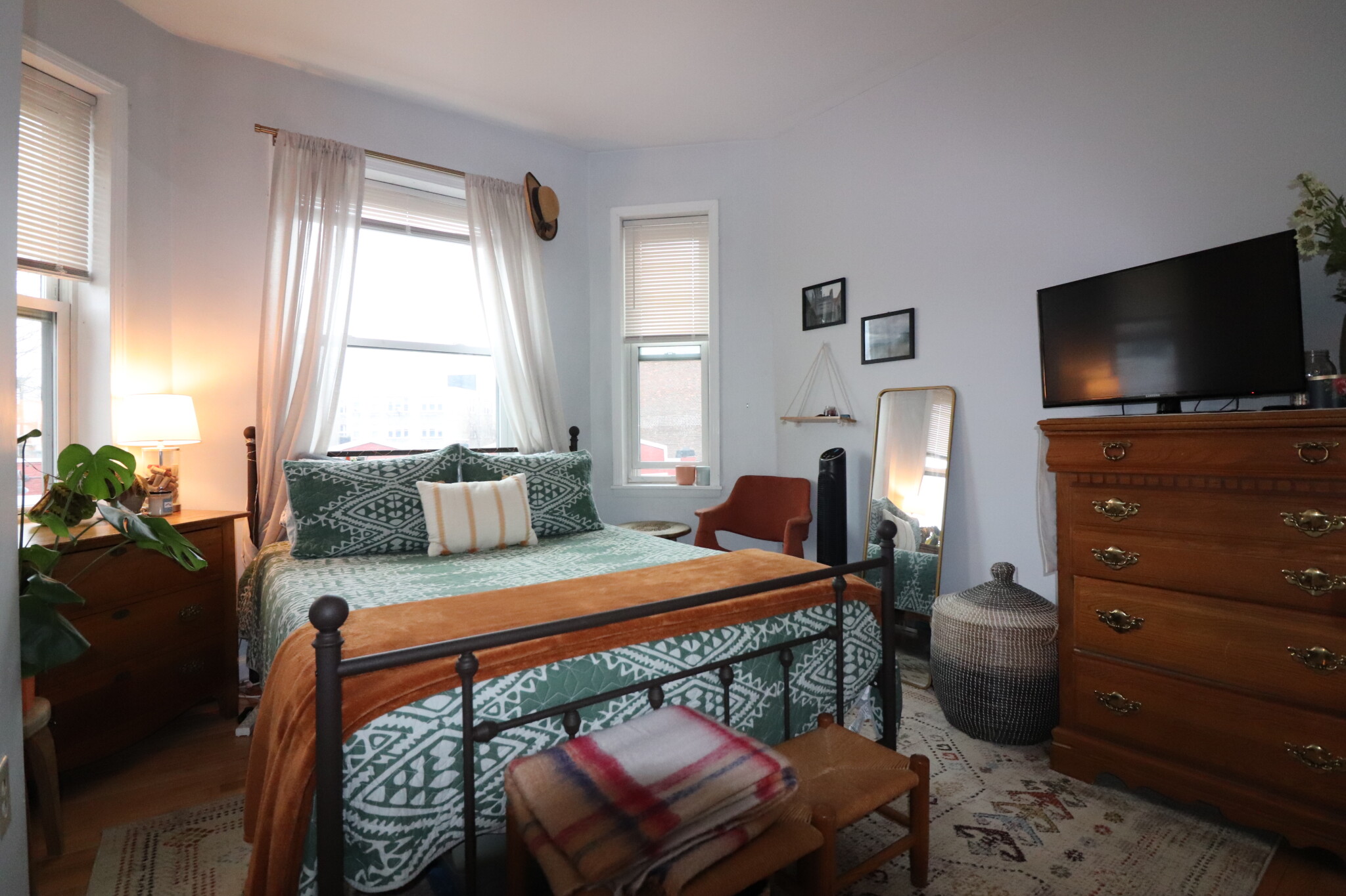 2 bed, 1 bath apartment for rent at 1706 Commonwealth Ave Unit 22, Brighton — photo 2 of 9