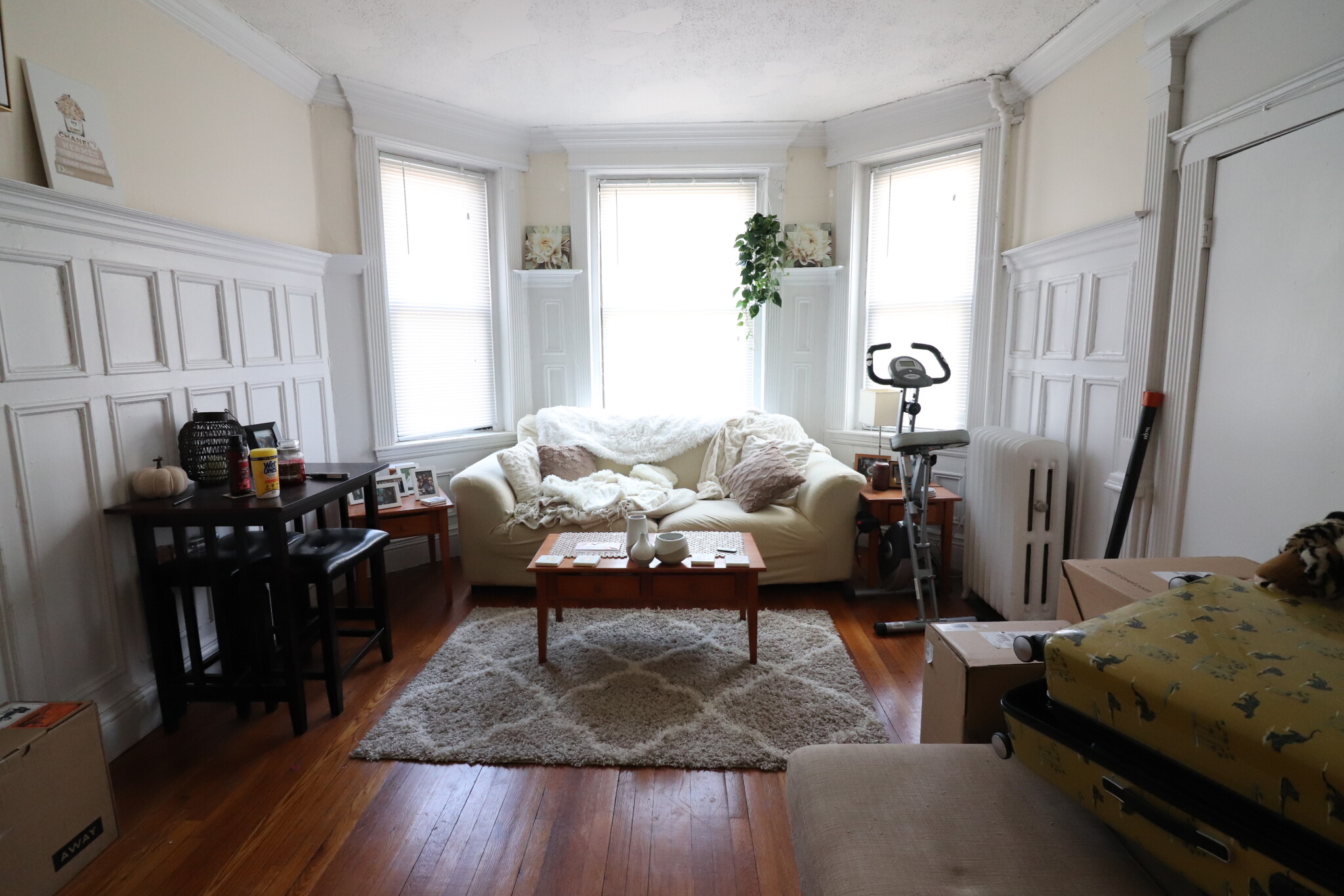 1963 Commonwealth Ave, Brighton