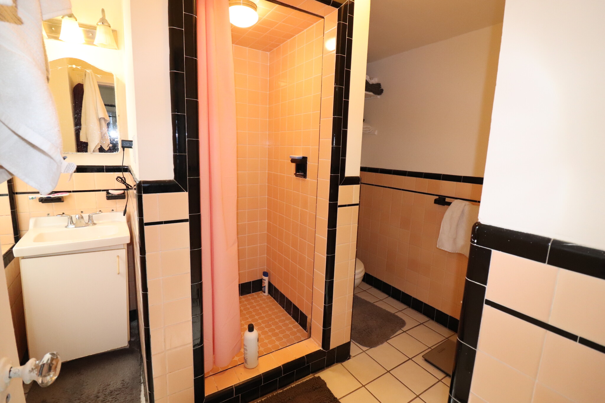 1569 Beacon St, Washington Square