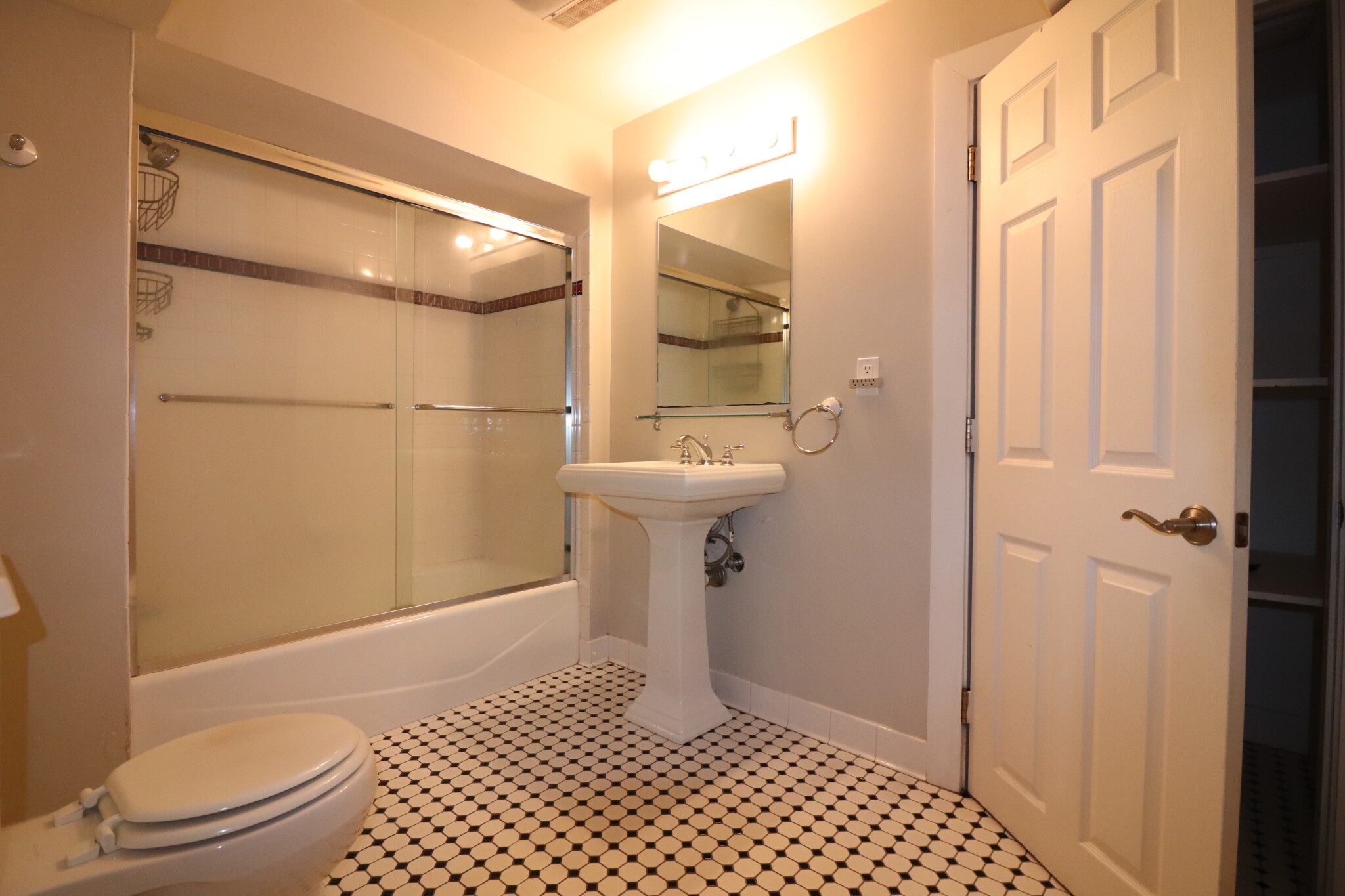 27 Winthrop Rd, Washington Square