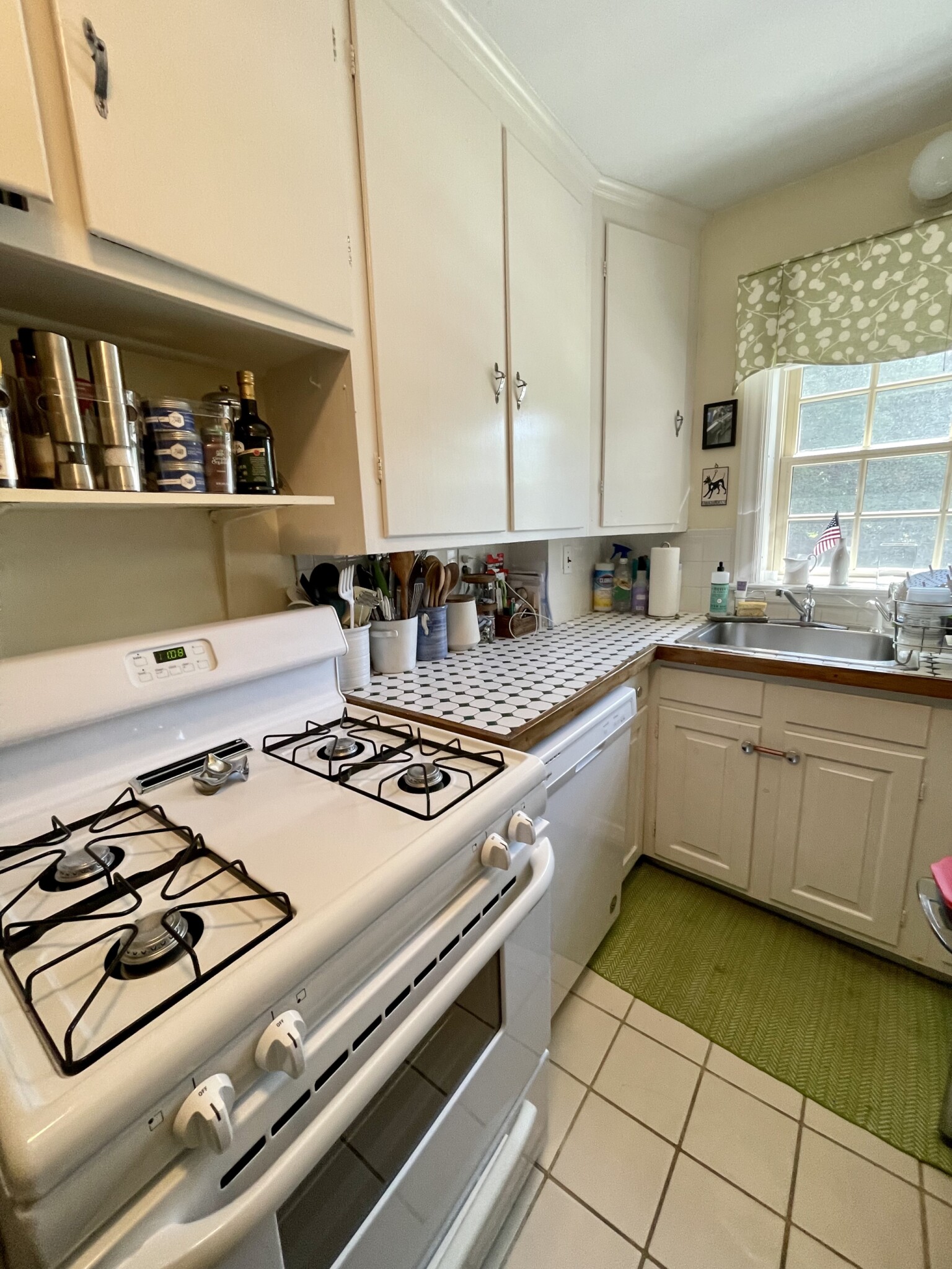 312 Washington St, Wellesley Hills