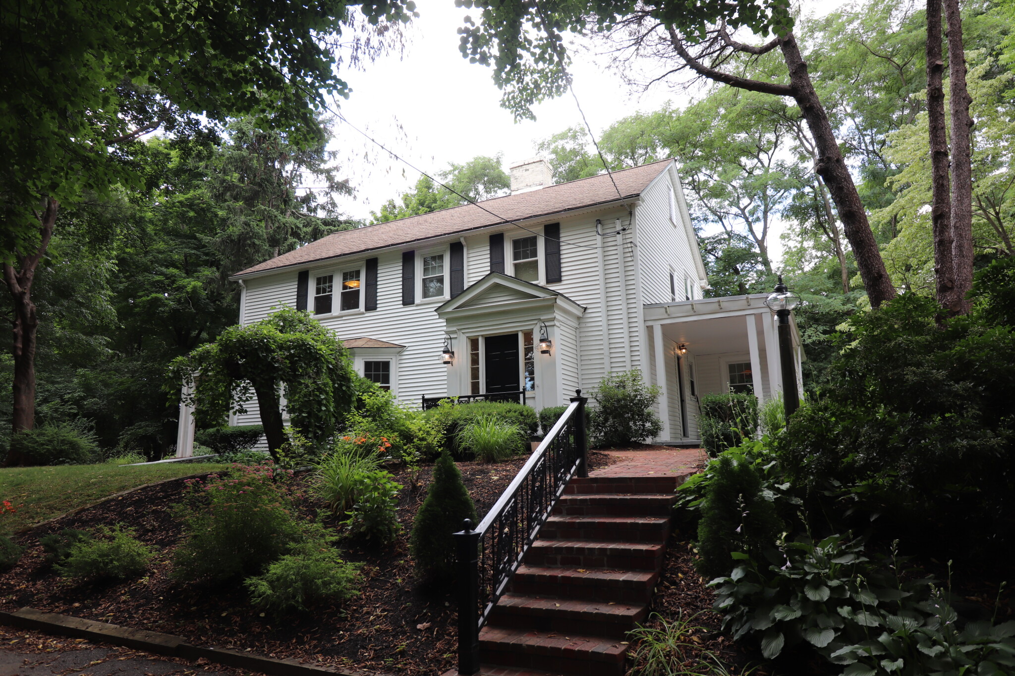 198 Wolcott Rd, Chestnut Hill