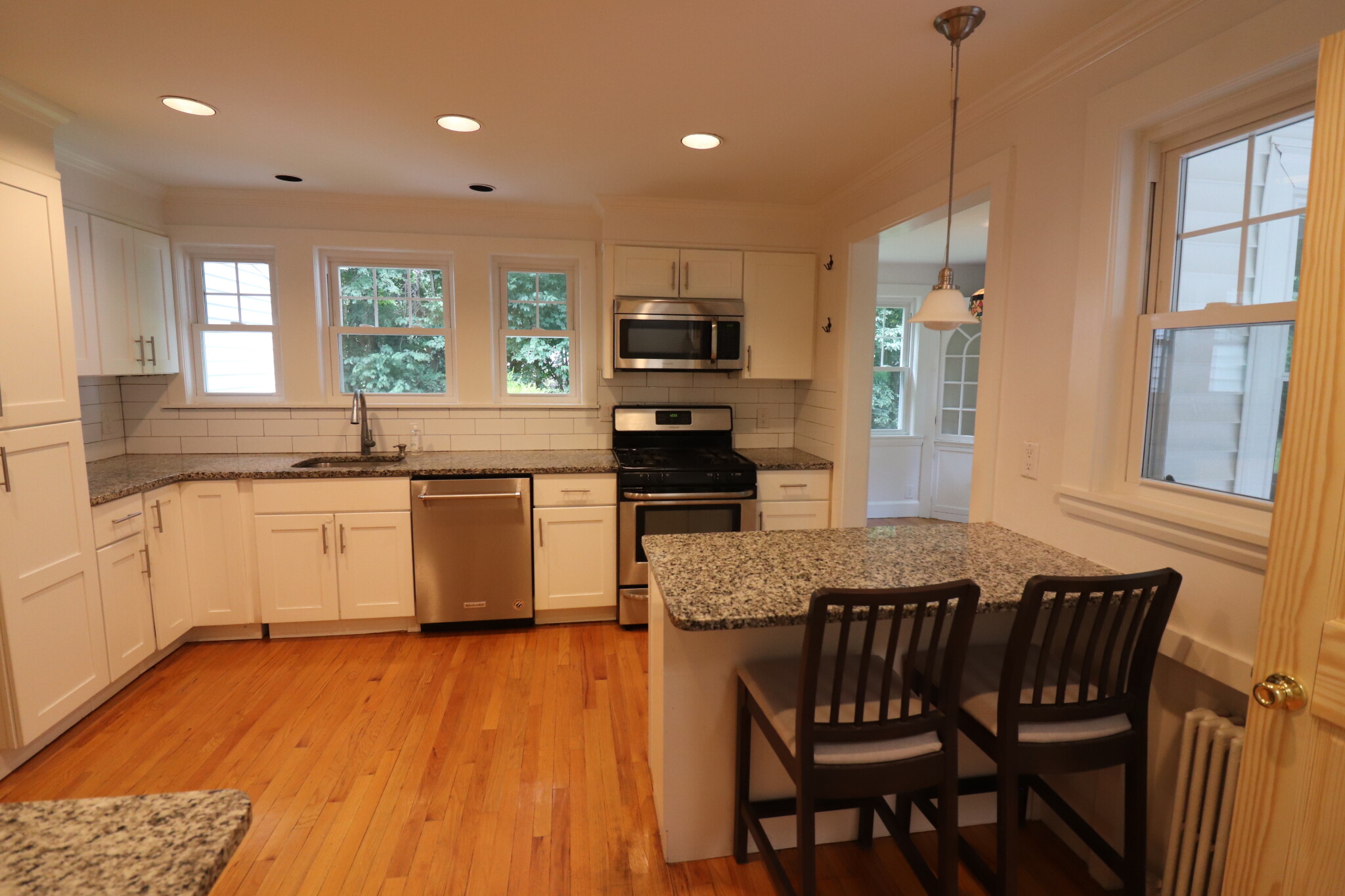 198 Wolcott Rd, Chestnut Hill