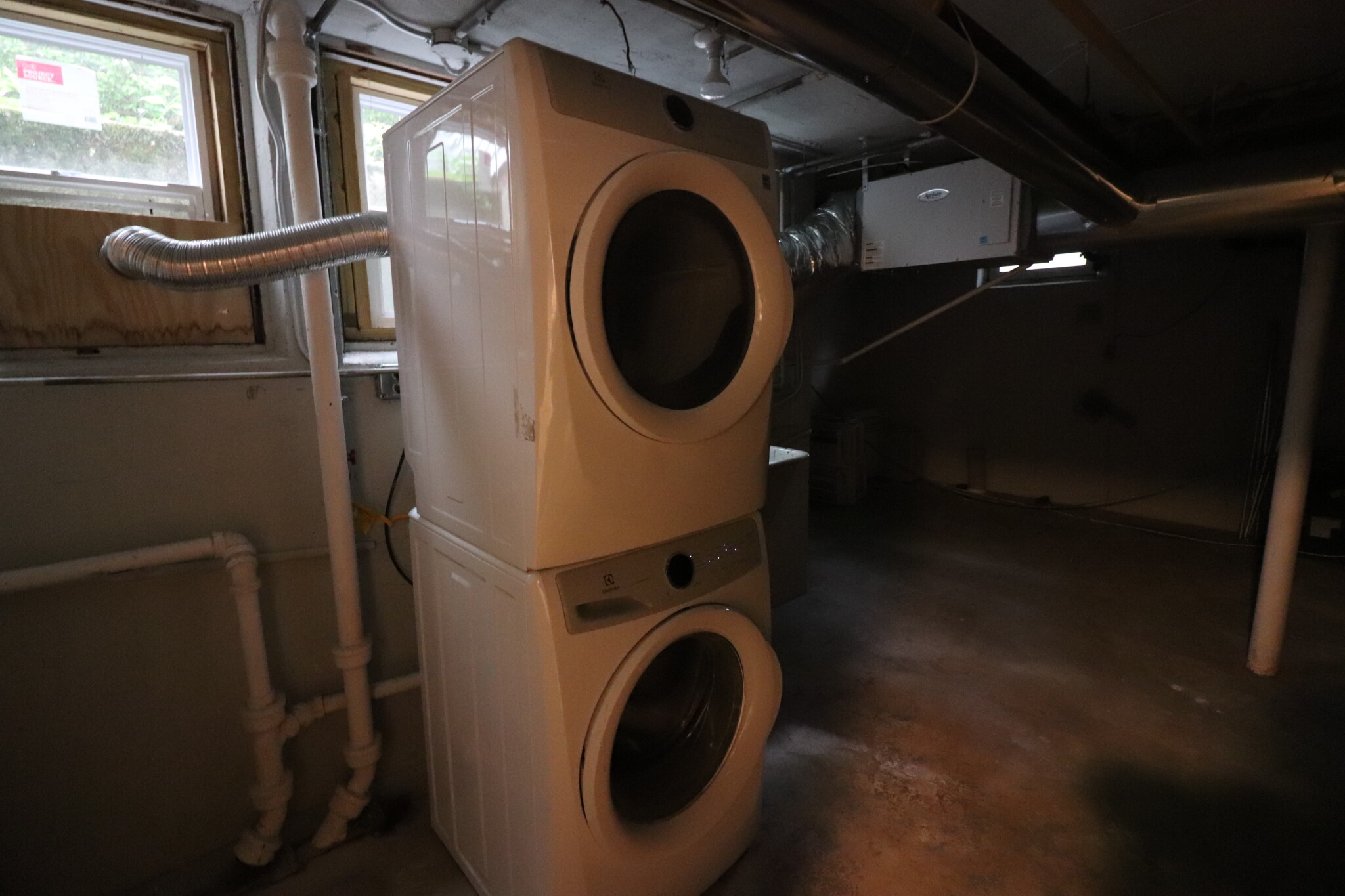 198 Wolcott Rd, Chestnut Hill