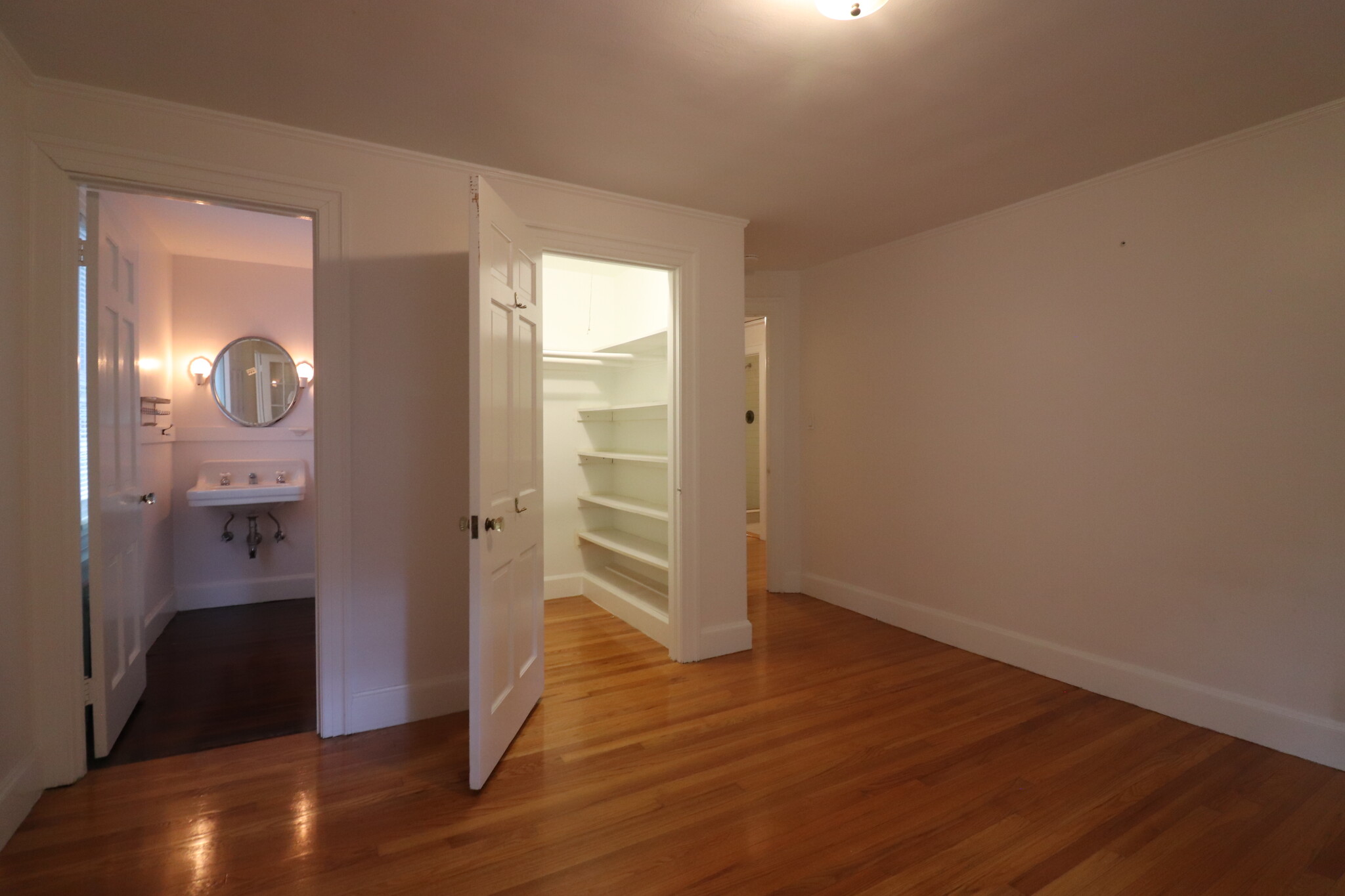 198 Wolcott Rd, Chestnut Hill