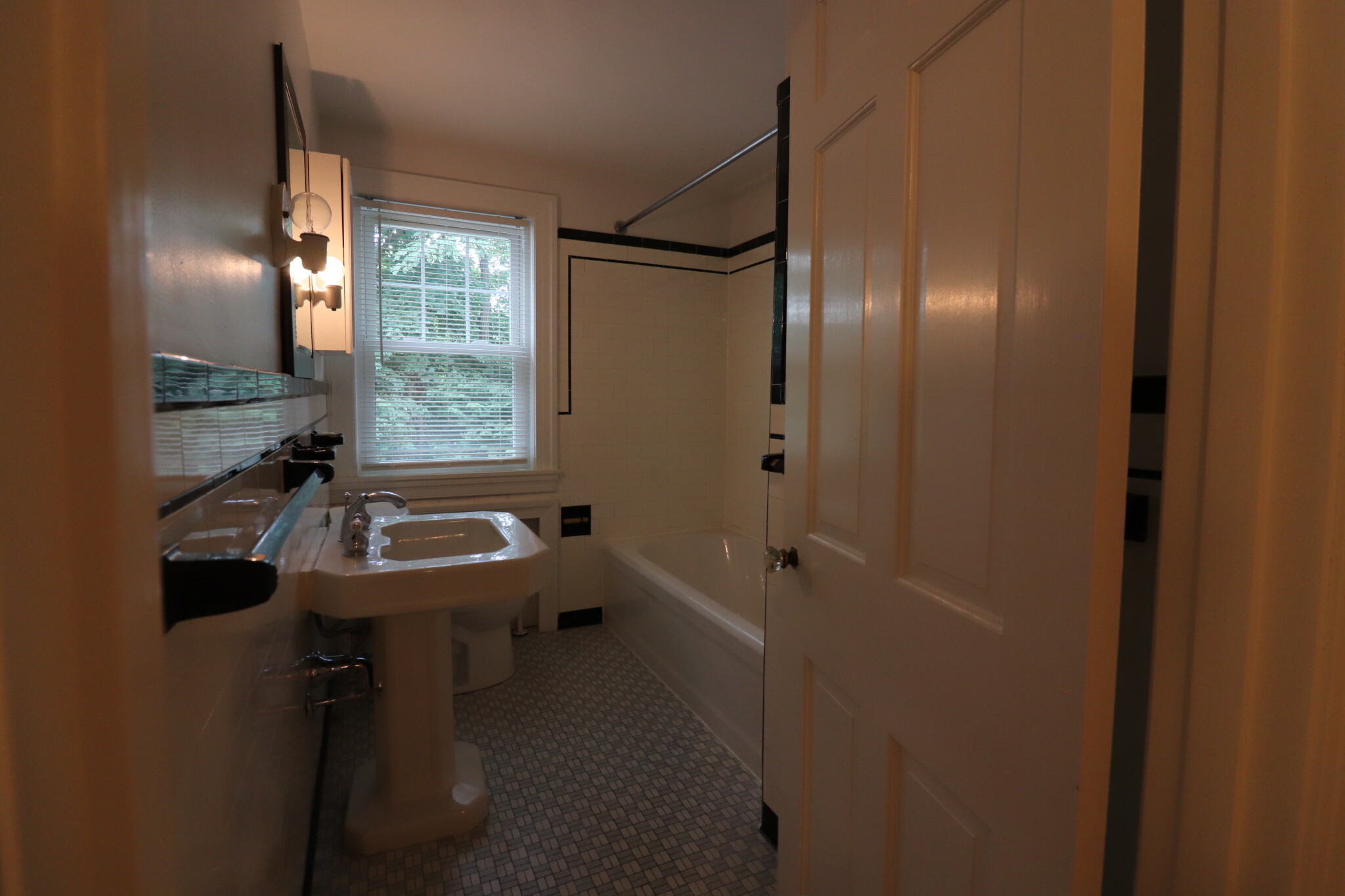 198 Wolcott Rd, Chestnut Hill