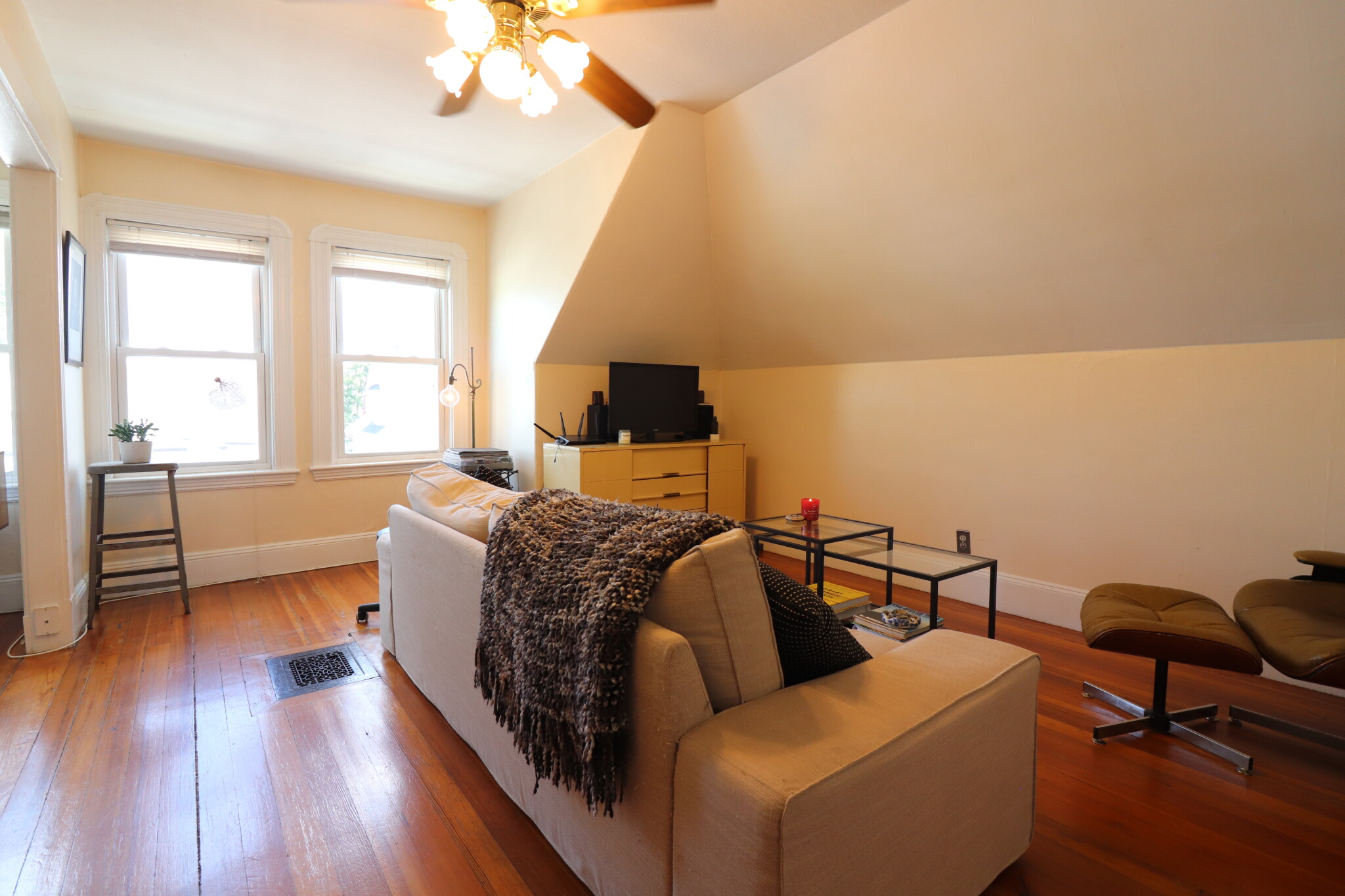 5 Manton Ter, Allston