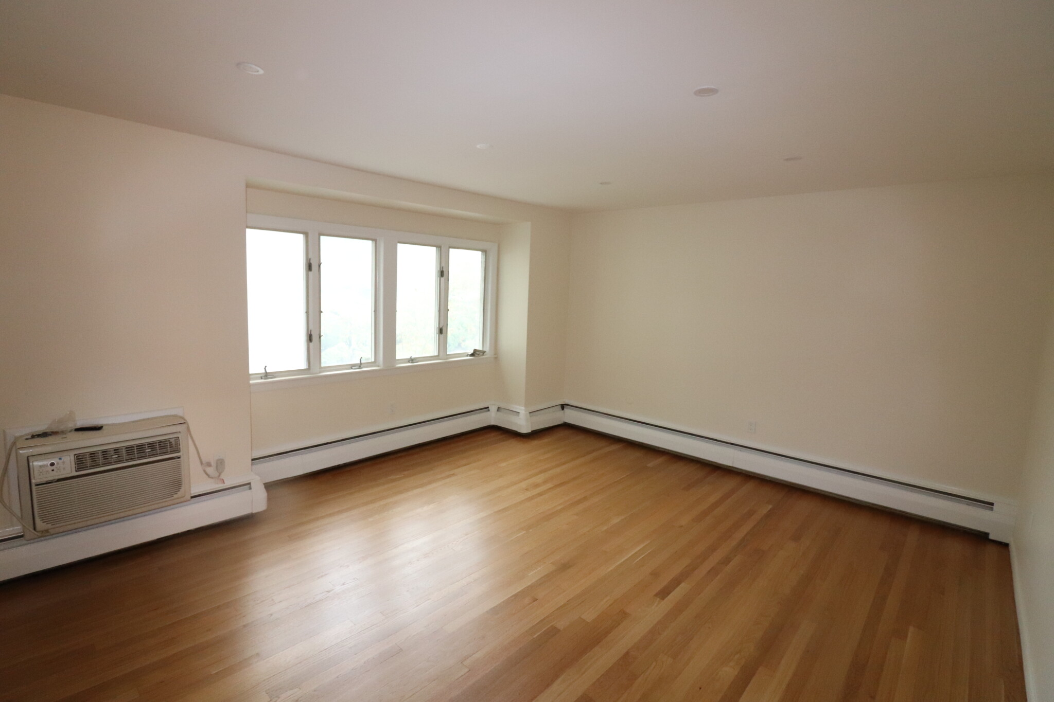 165 Grove St, Chestnut Hill