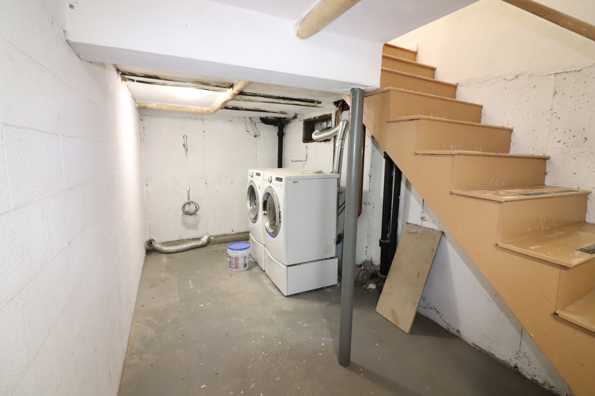 165 Grove St, Chestnut Hill