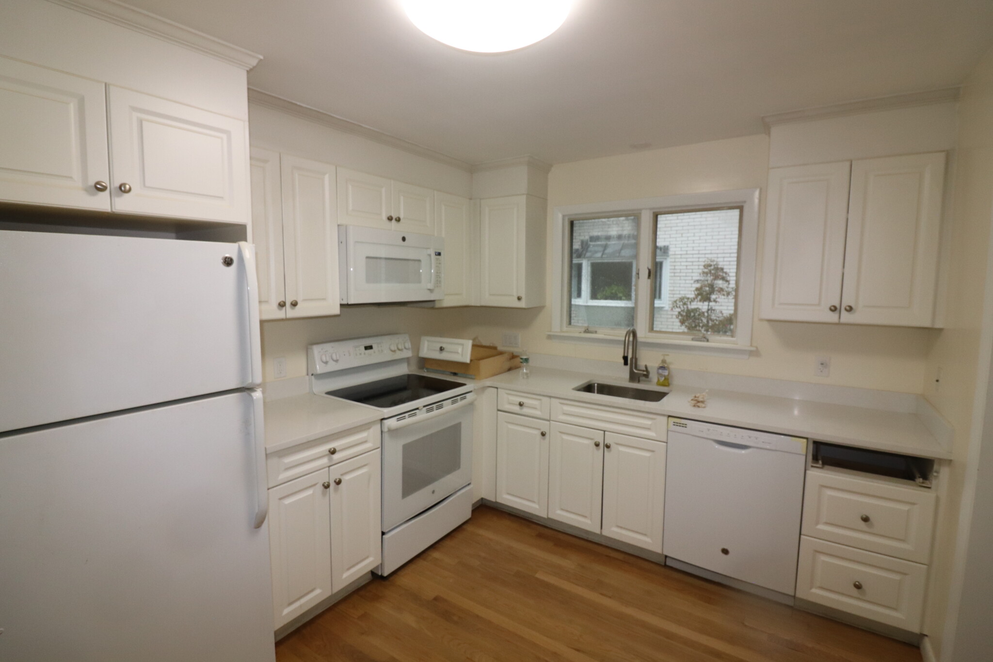 165 Grove St, Chestnut Hill