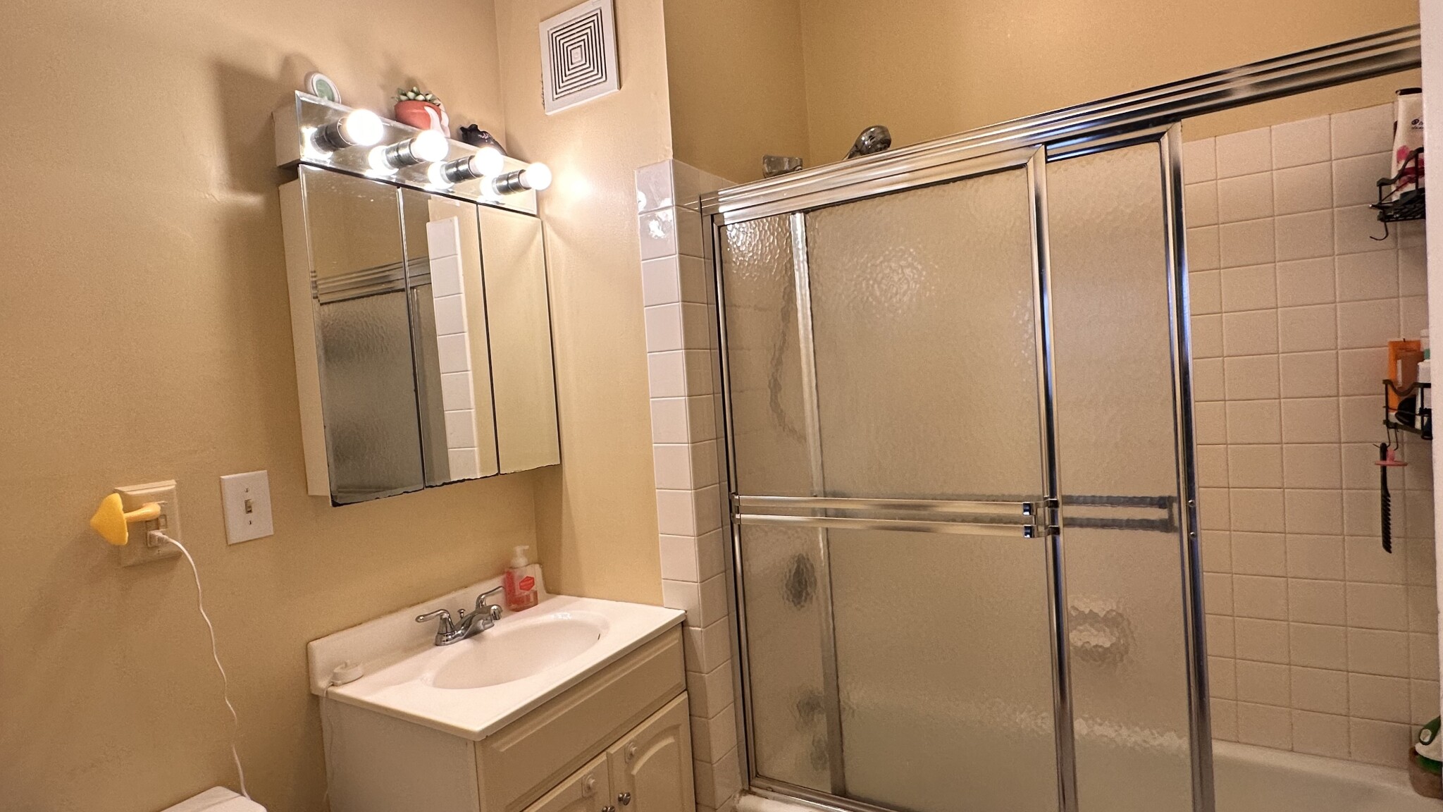 11 Stearns Rd, Coolidge Corner