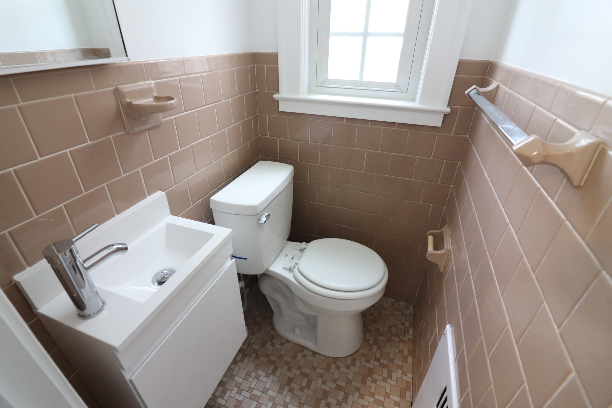 88 Walnut Park, Newton