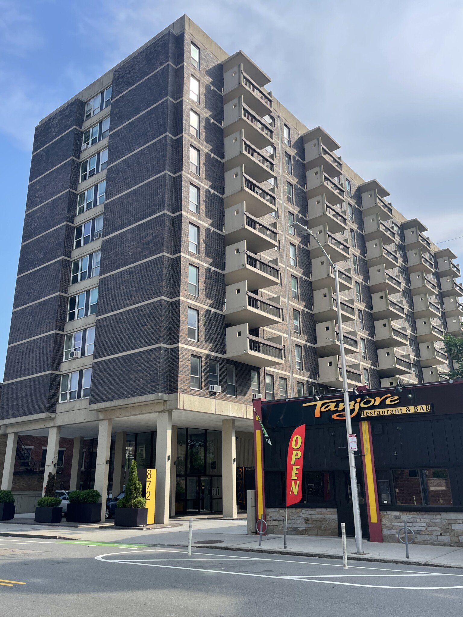 872 Massachusetts Ave, Riverside