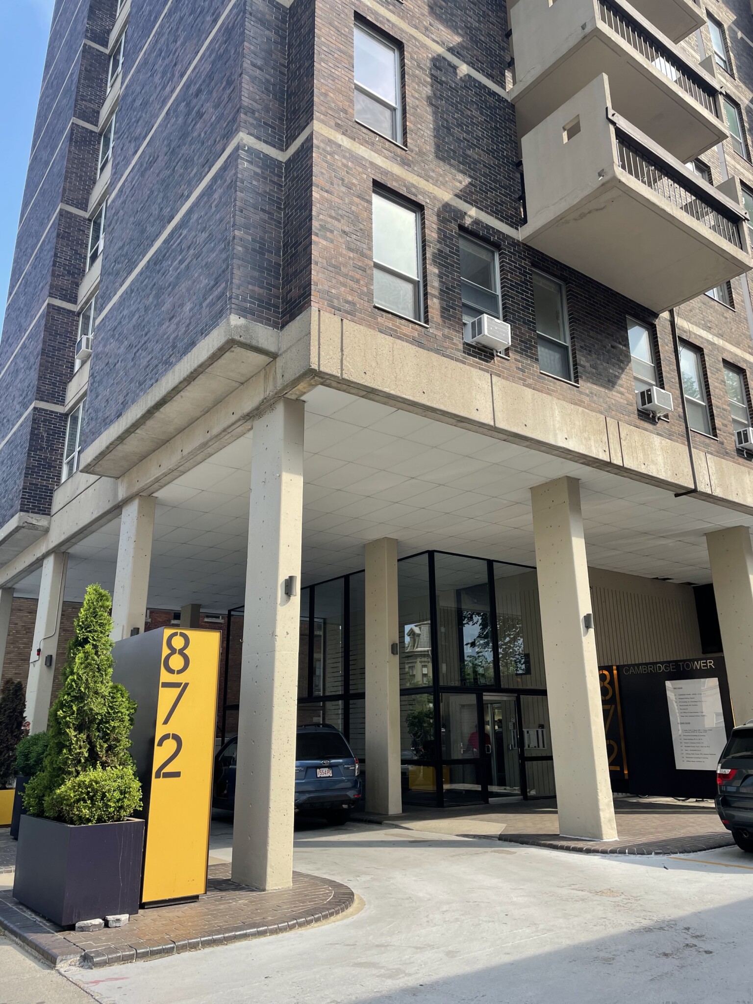 872 Massachusetts Ave, Riverside