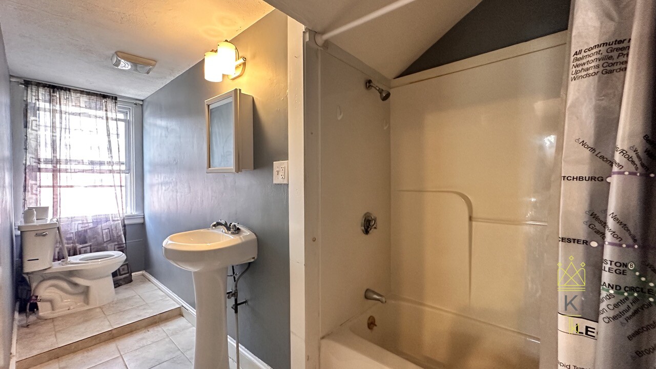 45 Garrison Rd, Washington Square