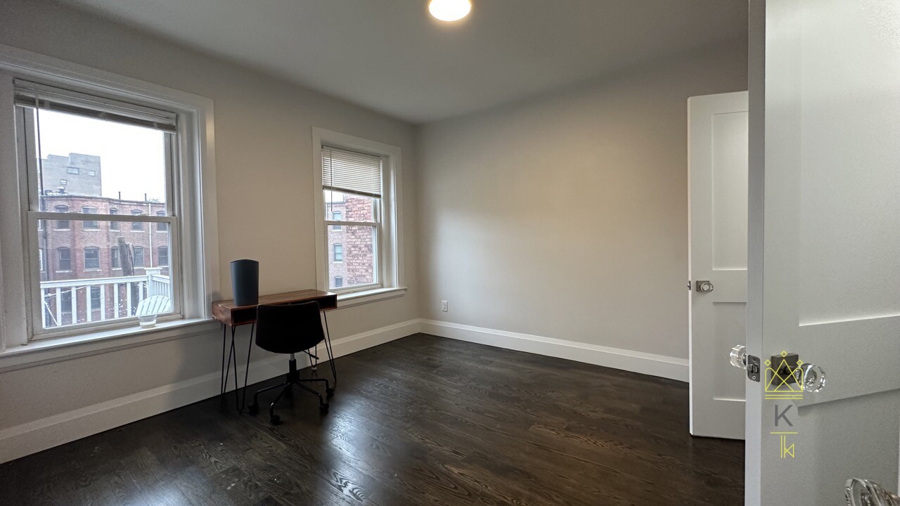 7 Strathmore, Washington Square