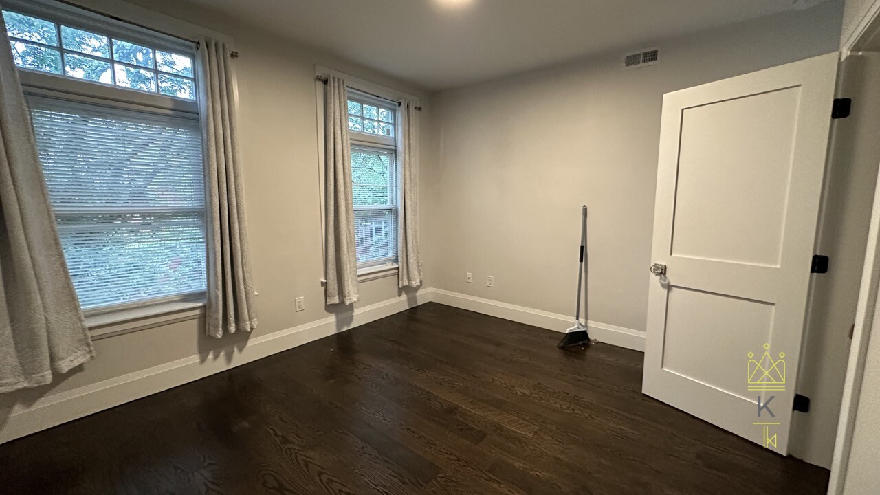 7 Strathmore, Washington Square