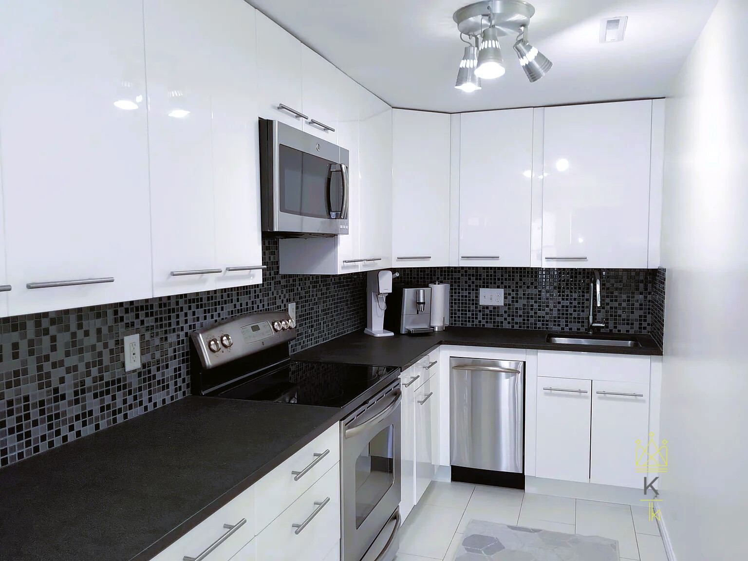 103 Beaconsfield, Washington Square