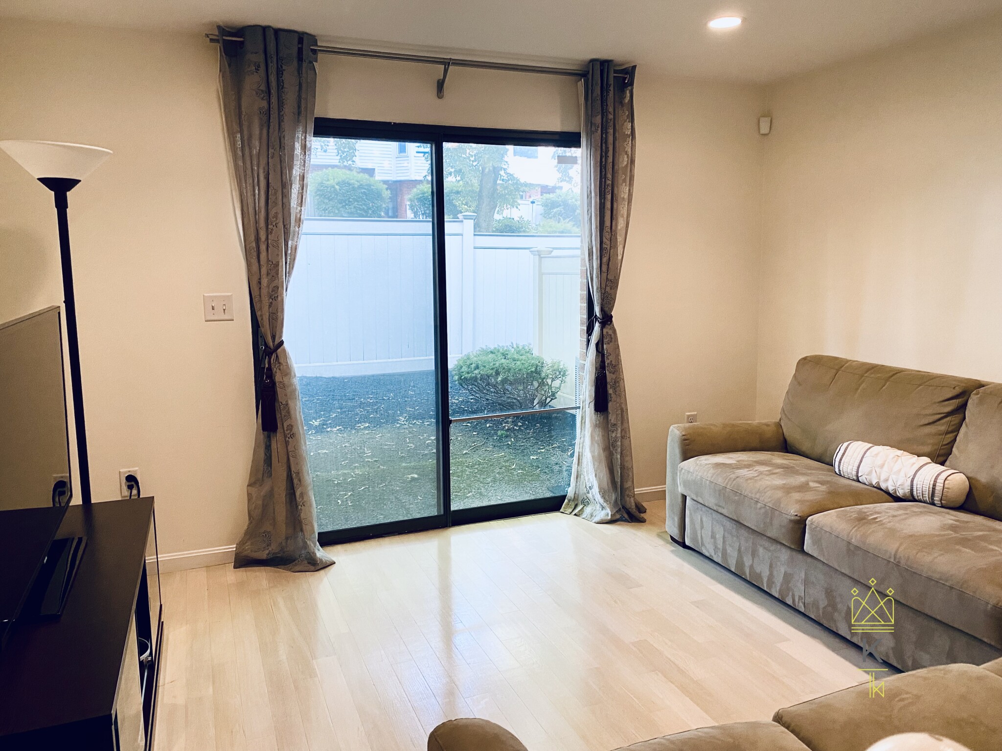 103 Beaconsfield, Washington Square