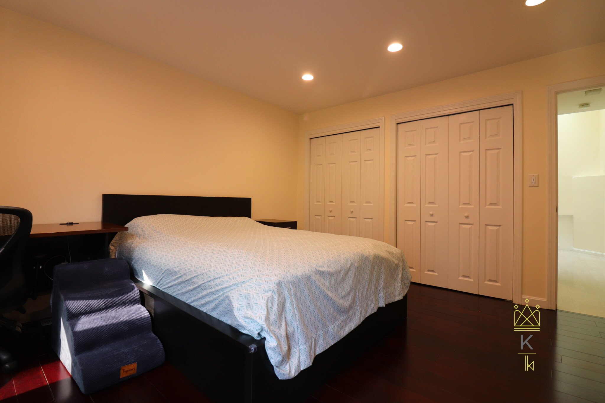 103 Beaconsfield, Washington Square