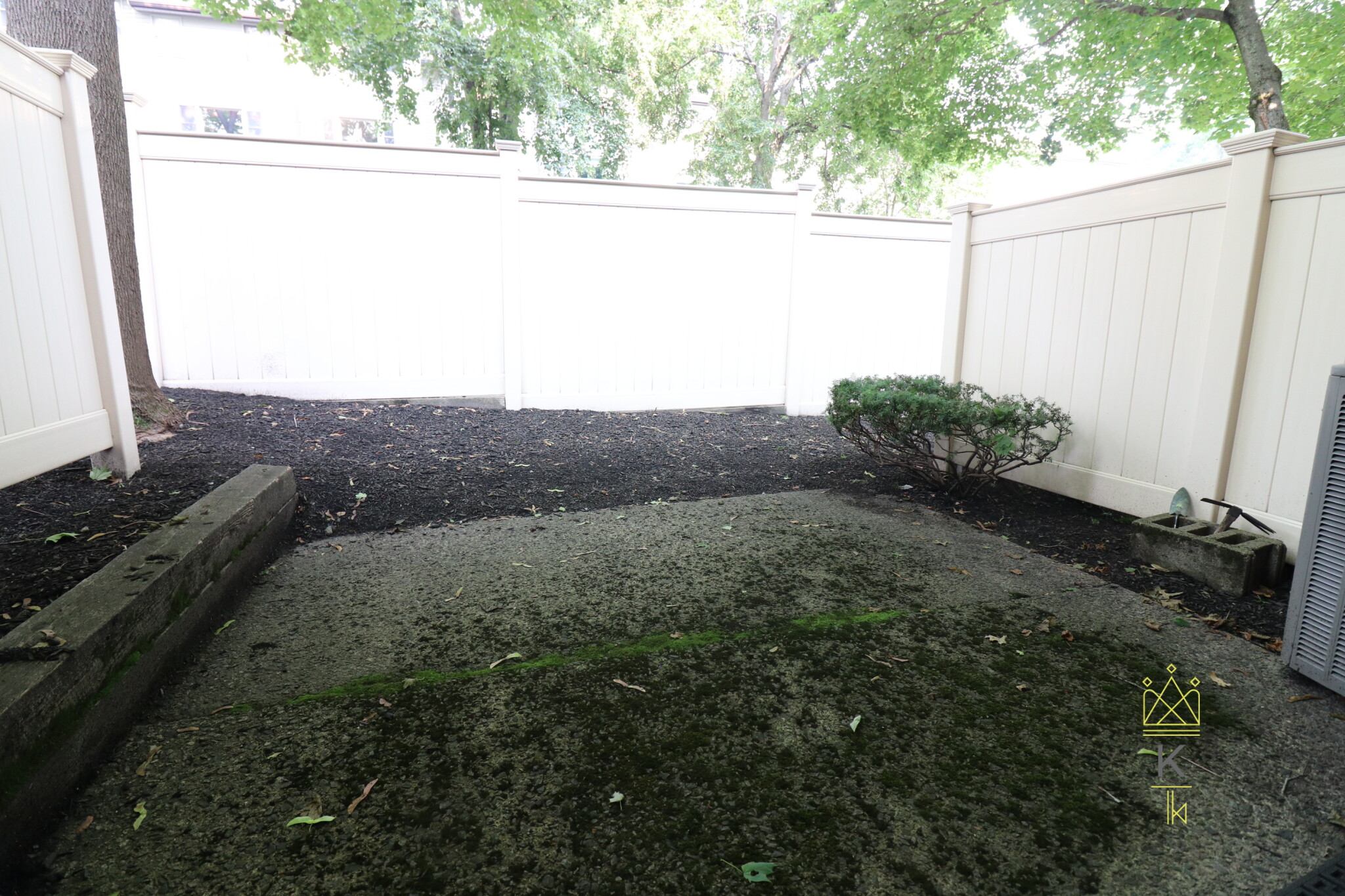 103 Beaconsfield, Washington Square