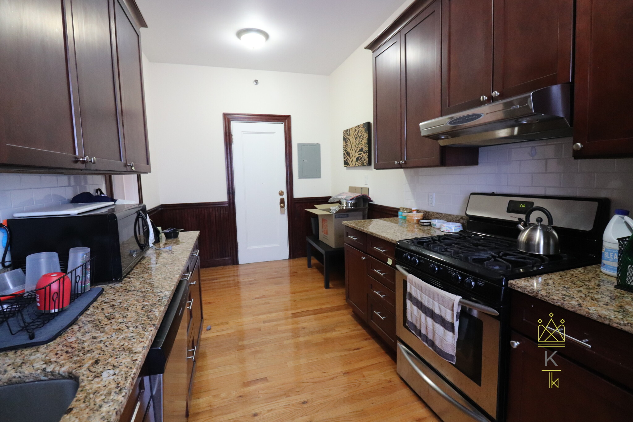 1569 Beacon St, Washington Square