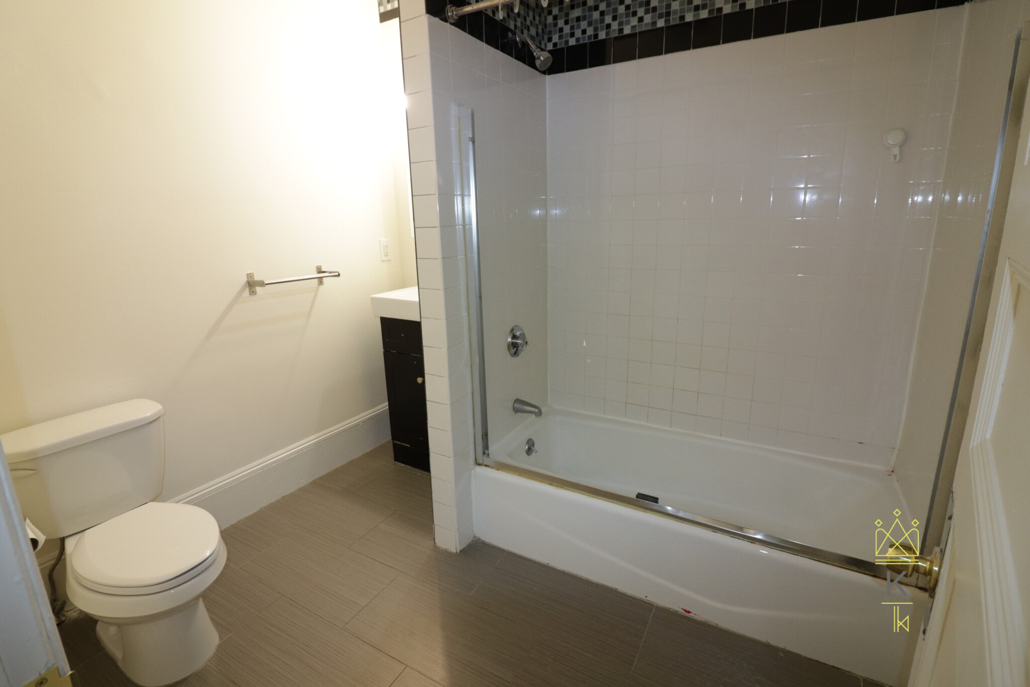 12 Braemore Rd, Brighton