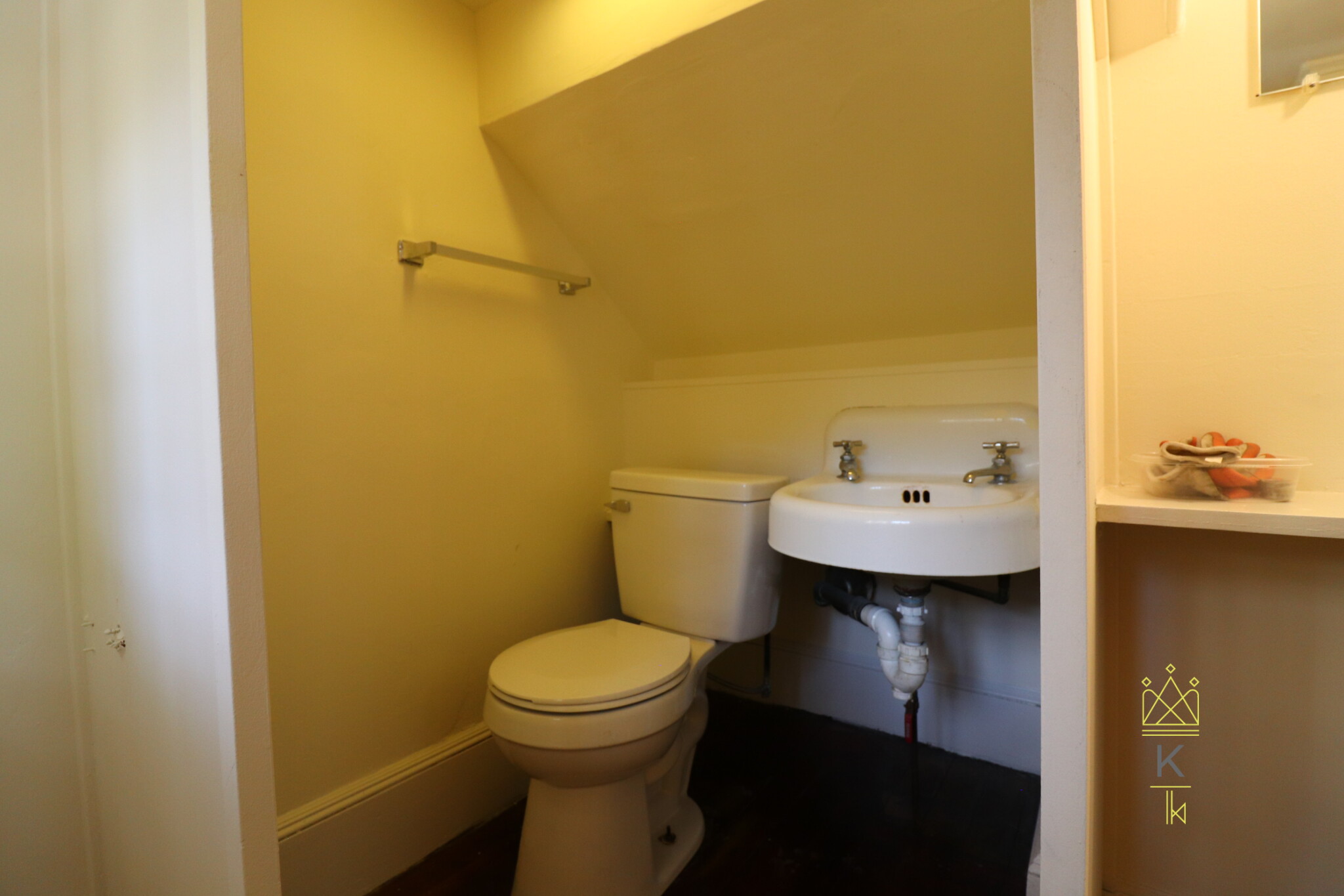 12 Braemore Rd, Brighton