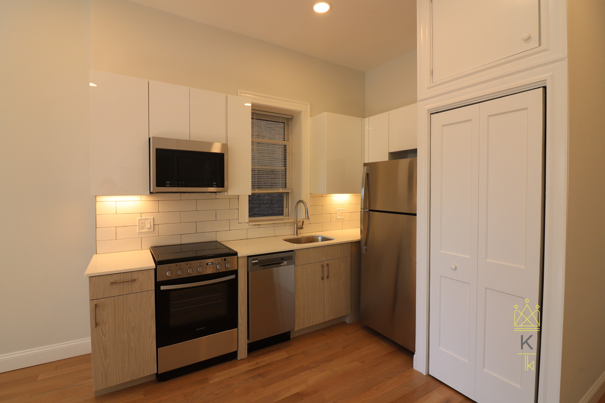 98 Queensberry St, Fenway