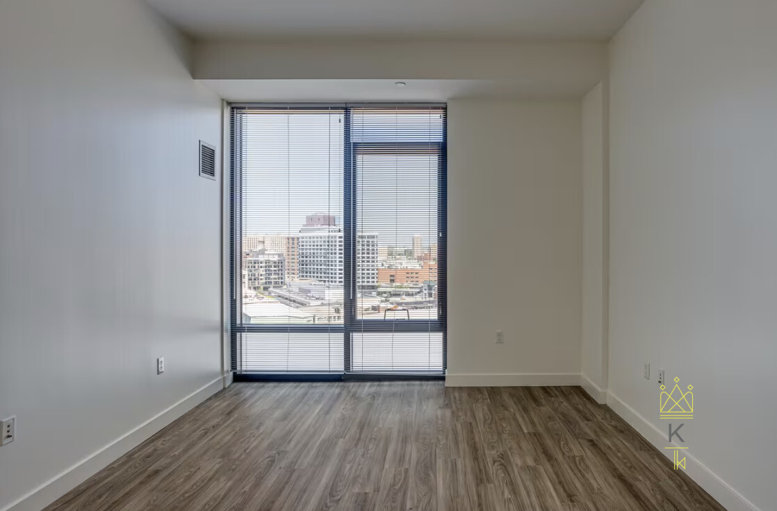 Photo 3 for Boylston St.