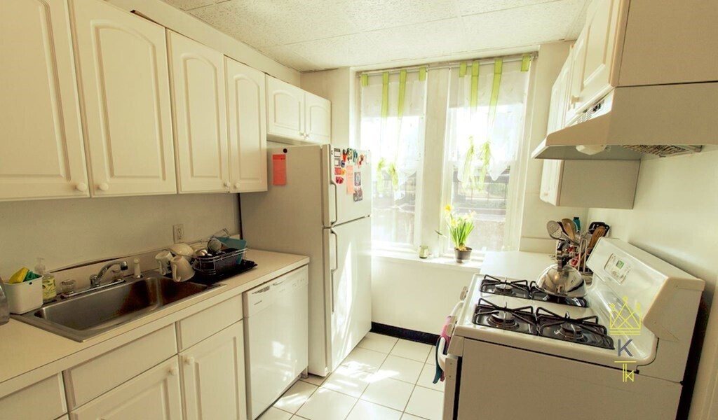 42 Longwood Ave, Coolidge Corner